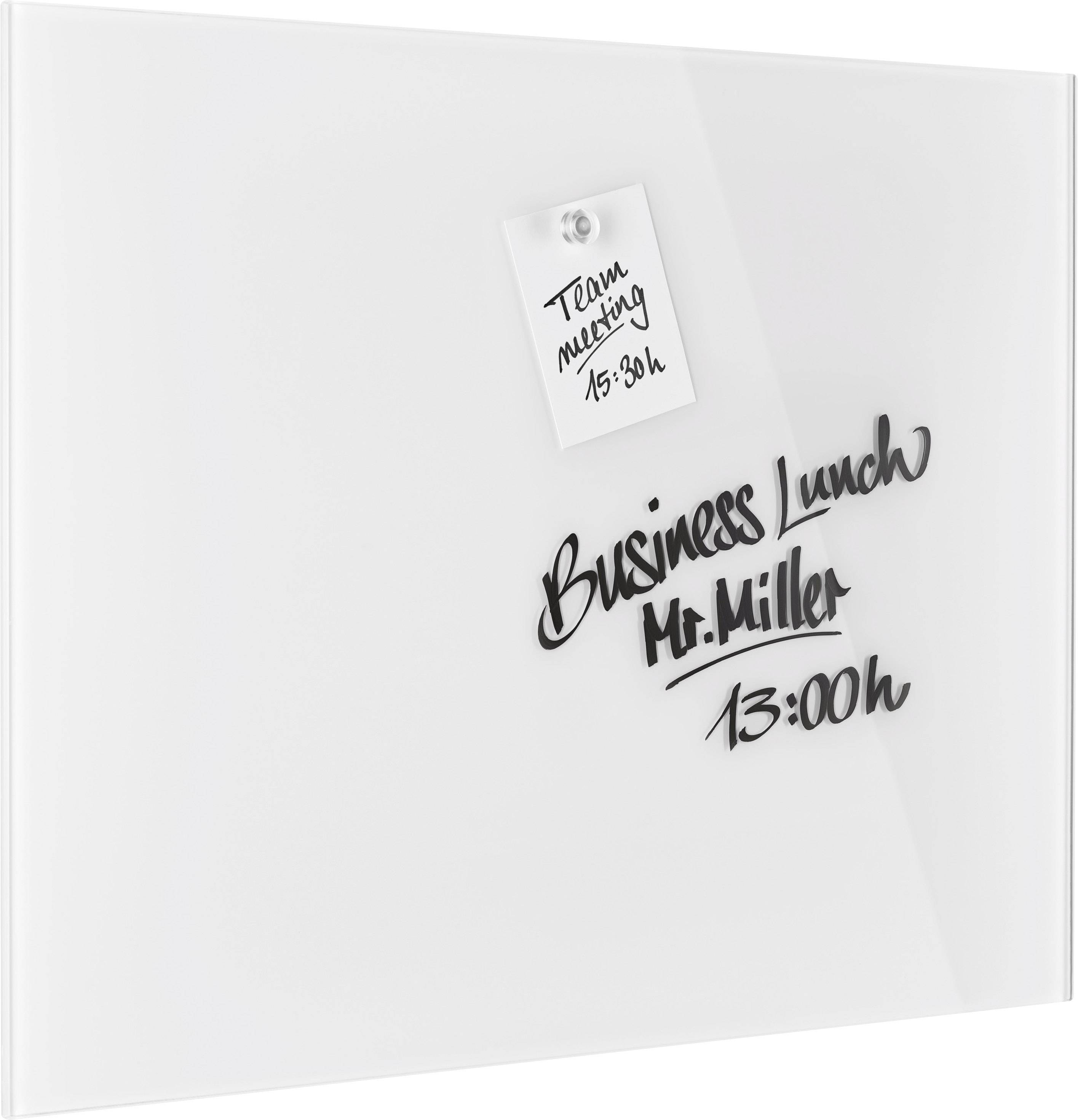 'Business Lunch Mr. Miller 13:00h' und 'Team meeting 15:30h' auf Notiztafel, weißer Hintergrund.
