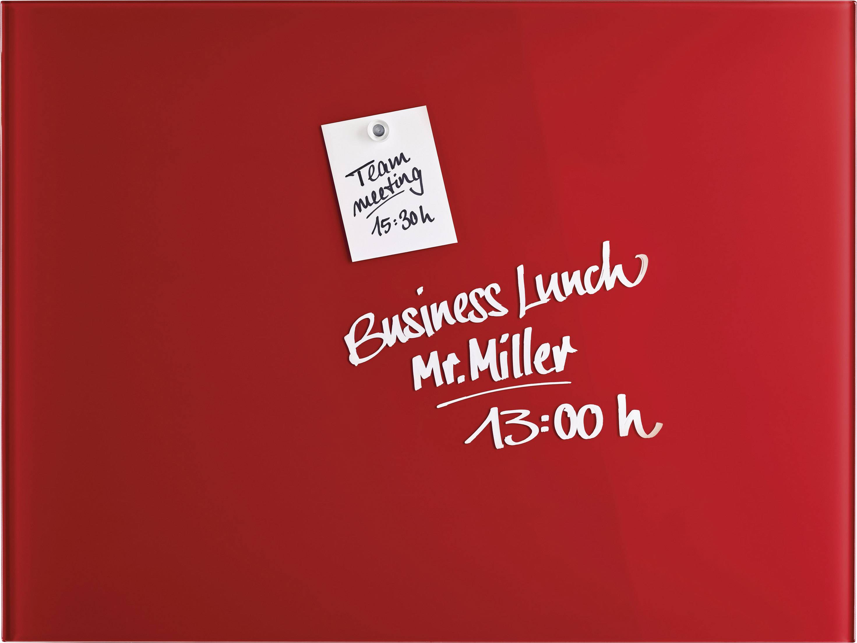 Rote Tafel mit handgeschriebenen Notizen: 'Business Lunch Mr. Miller 13:00 h' und Notizzettel: 'Team meeting 15:30 h'.