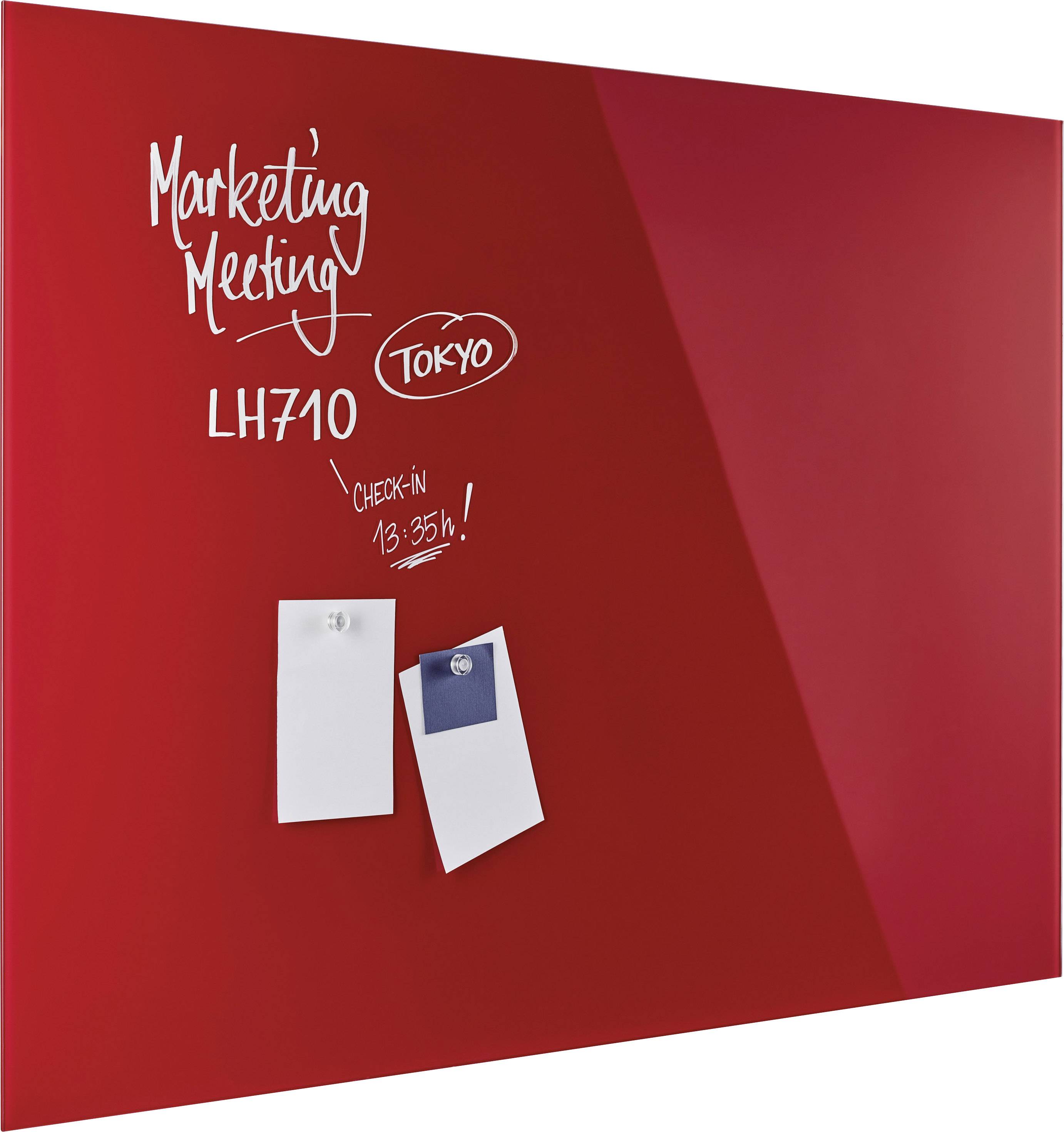 Rote Tafel mit der Aufschrift 'Marketing Meeting', 'Tokyo', LH710 und 'Check-in 13:35h'. Zwei Notizzettel sind angepinnt.