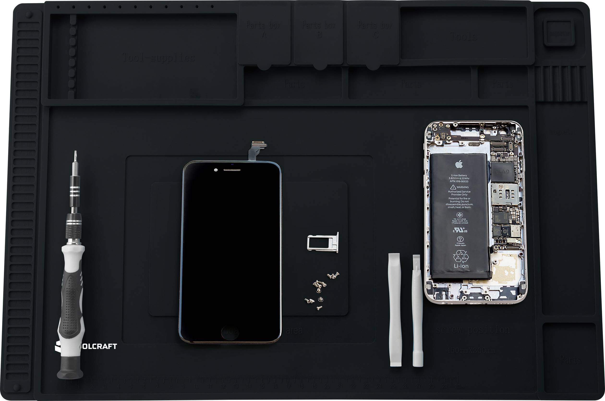 Smartphone-Reparatur-Set: Ein Smartphone mit entfernten Teilen und Werkzeugen auf einer Matte. Zeigt Display, Batterie und Schrauben.