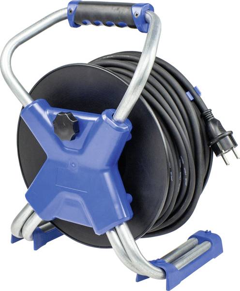 Ein verlängerungskabel auf einer blauen Kabeltrommel mit Metallhalterung, geeignet für den Einsatz in Garten oder Werkstatt.