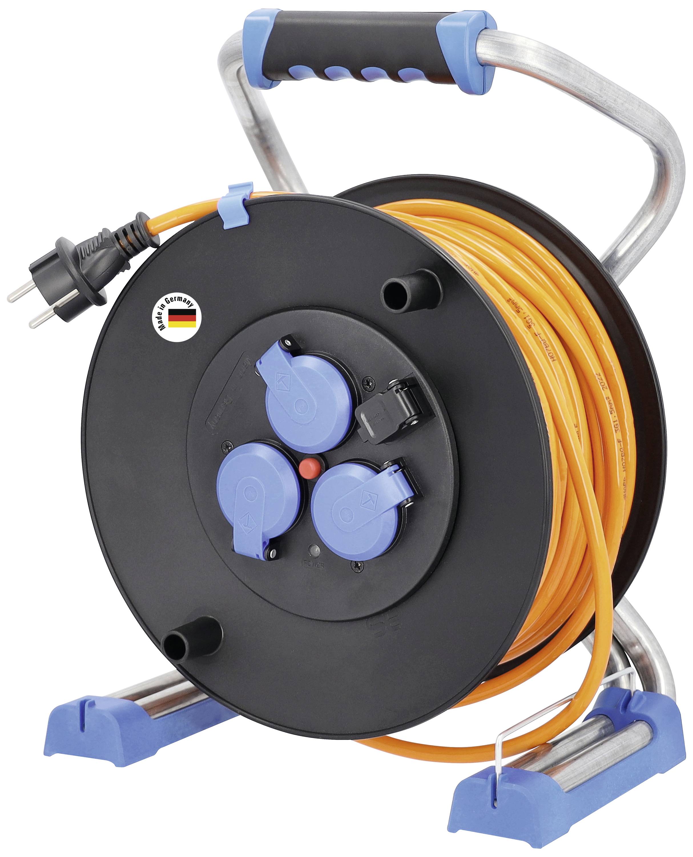 Eine Kabeltrommel mit schwarzem Gehäuse und orangem Kabel. Sie hat drei blaue Steckdosen und einen Handgriff mit blauem und schwarzem Schutz.