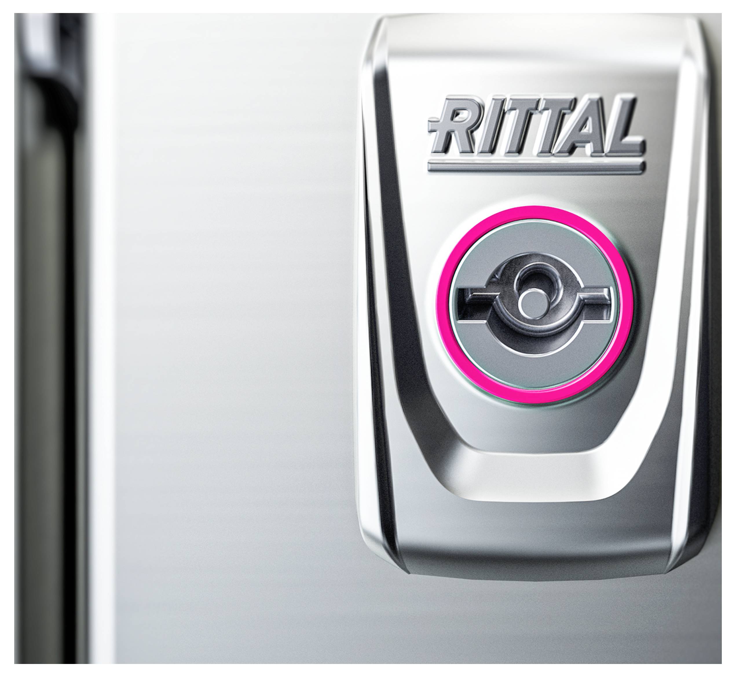 Ein silbernes Schließsystem mit einem runden, pink umrandeten Schloss auf einem metallischen Hintergrund. Oben steht 'RITTAL'.