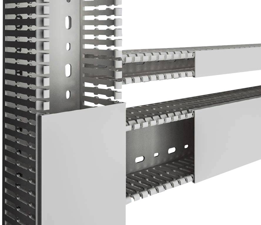 Metallisches Kabelmanagementsystem mit rechteckigen Kanälen und Lochungen zur Unterstützung und Organisation von Kabeln.