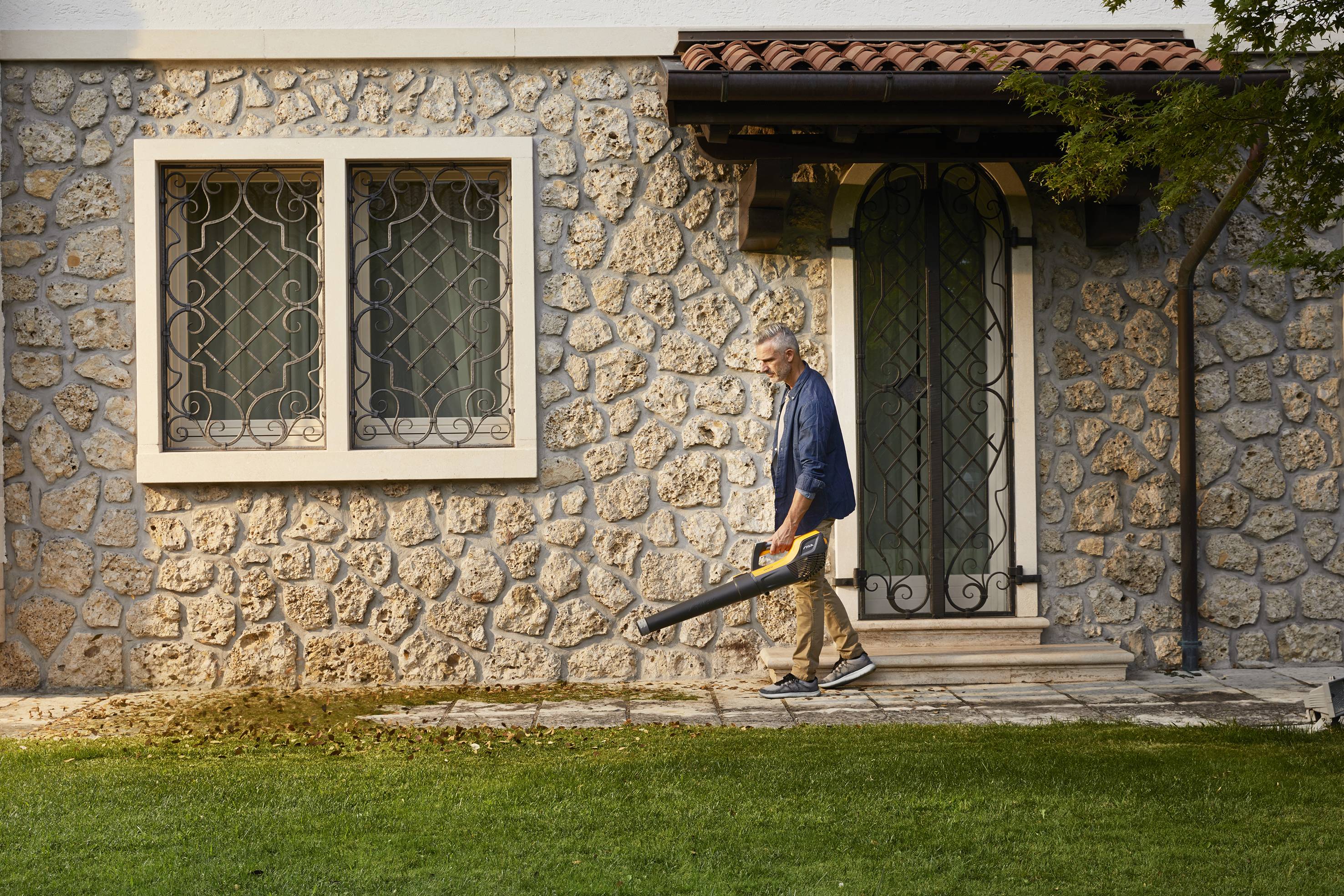 STIGA SAB 500 AE Set Akku 278502108/ST1 SAB 500 AE Set Laubbläser Softgriff, inkl. Akku, inkl. Ladegerät 48V