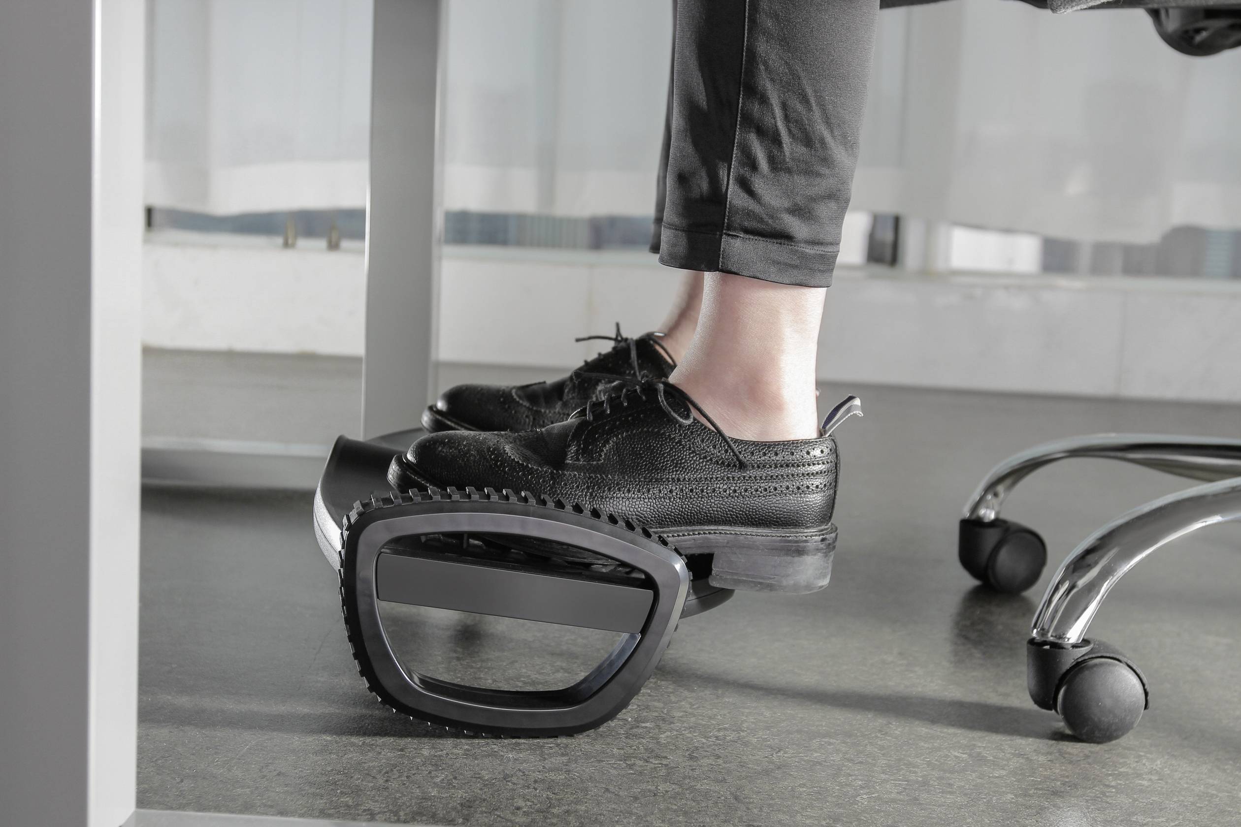 SpeaKa Professional SP-9008924 Fußstütze (B x H x T) 277 x 135 x 502mm Schwarz