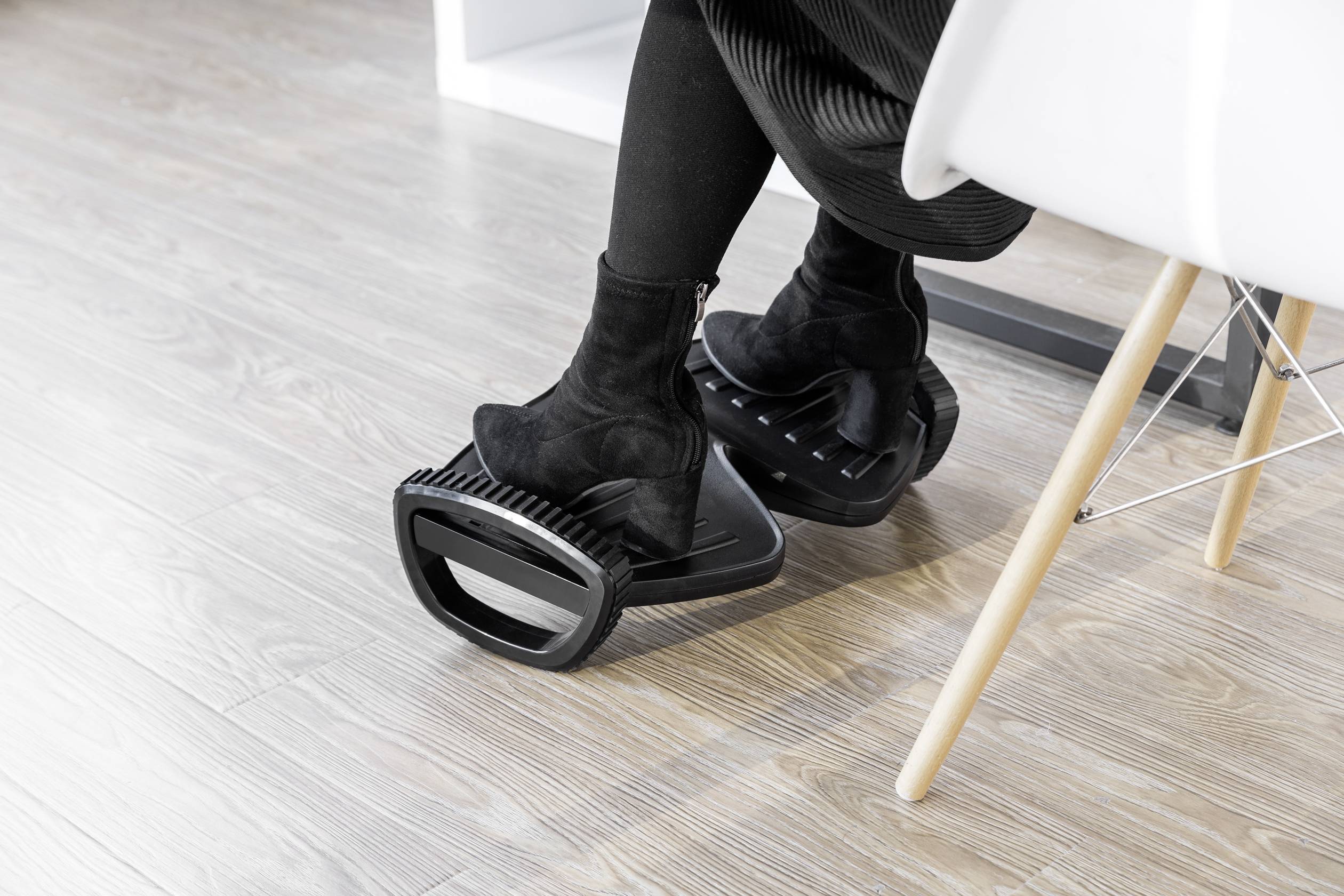 SpeaKa Professional SP-9008924 Fußstütze (B x H x T) 277 x 135 x 502 mm Schwarz