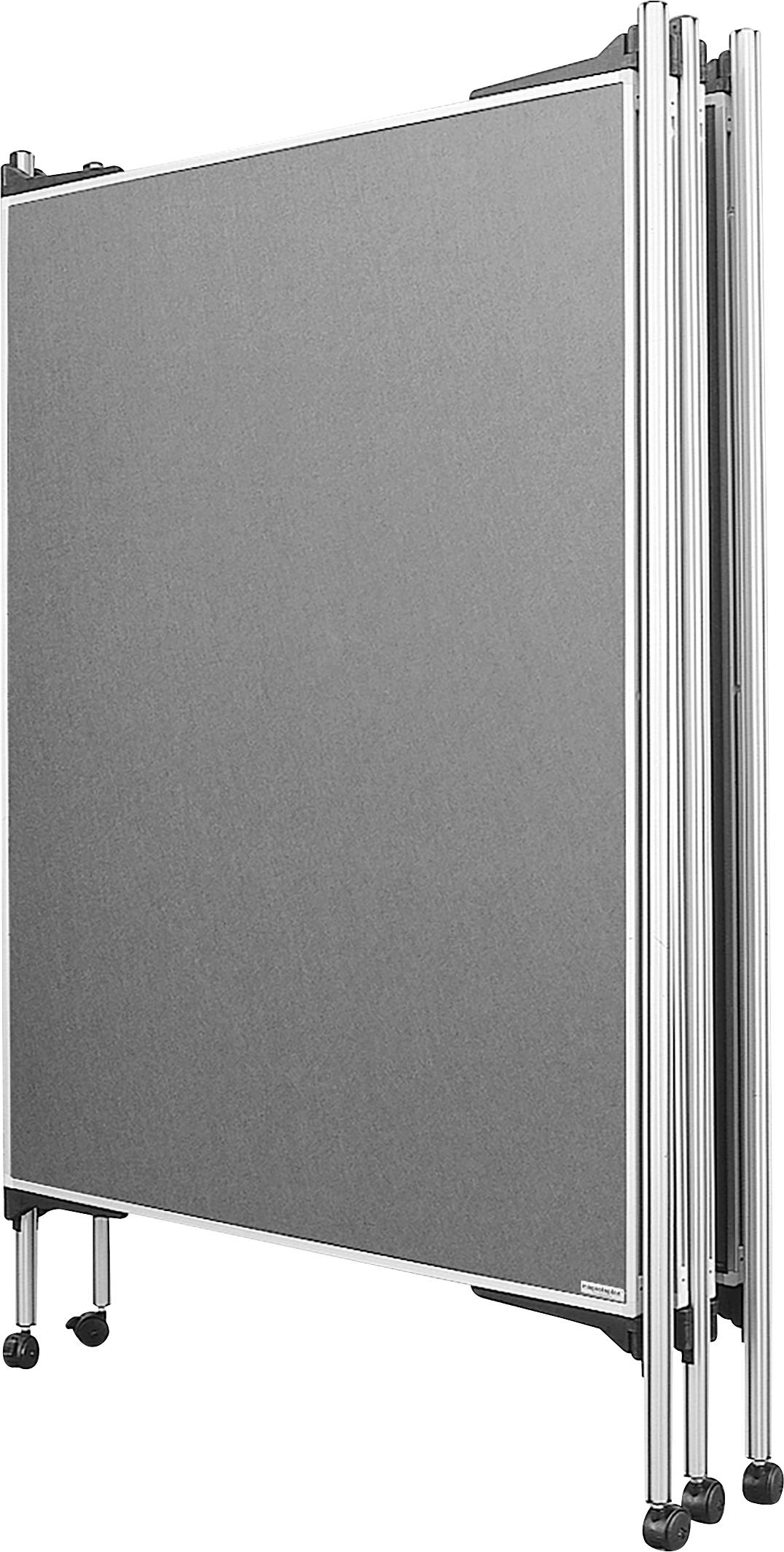 Graue, klappbare Pinnwand auf Rollen, hochkant gefaltet. Geeignet für Konferenzen oder Präsentationen. Rahmen aus silbernem Metall.