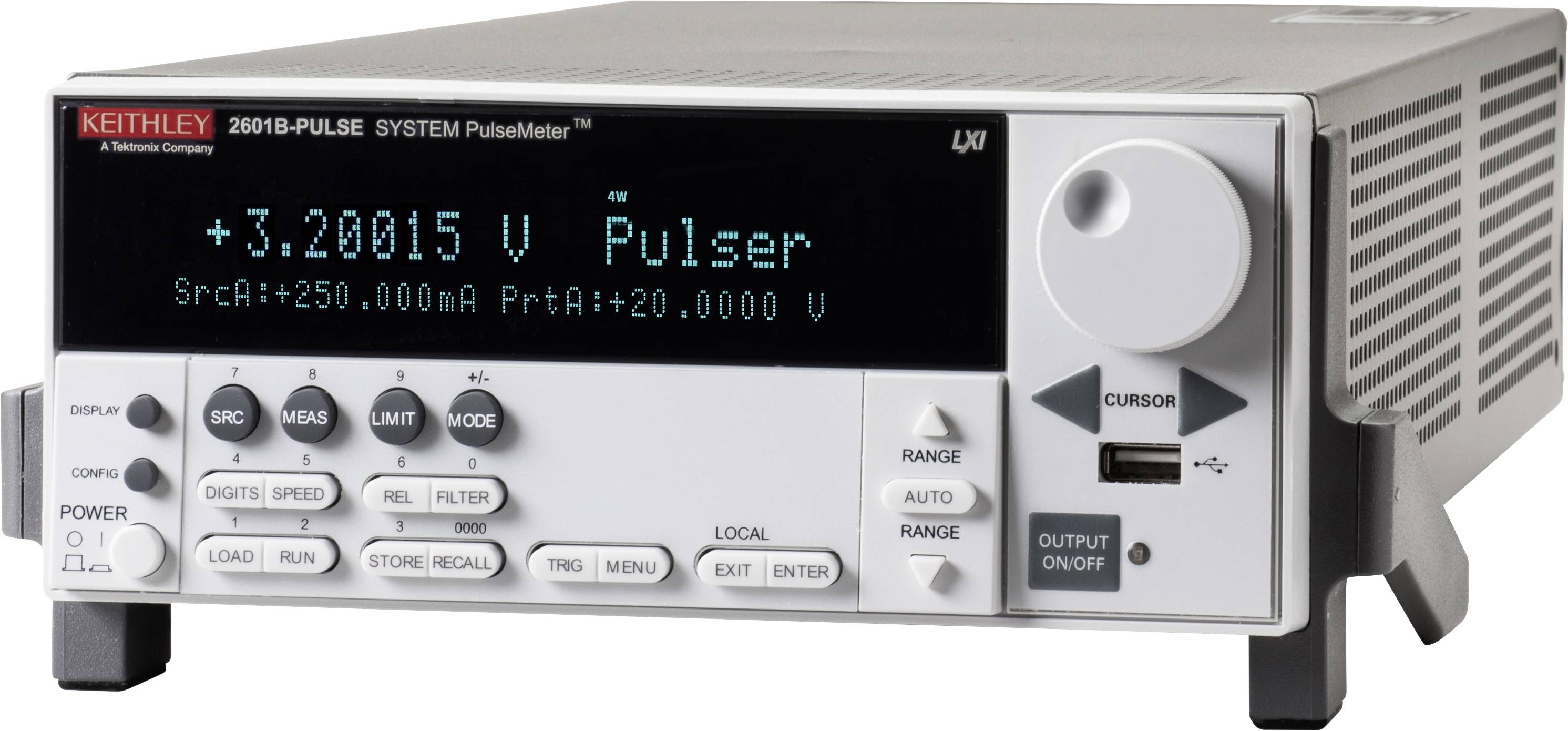 Ein Pulsgenerator mit Bildschirm zeigt '+3.20015 V Pulser' an. Tasten und Drehregler zur Steuerung sind sichtbar.