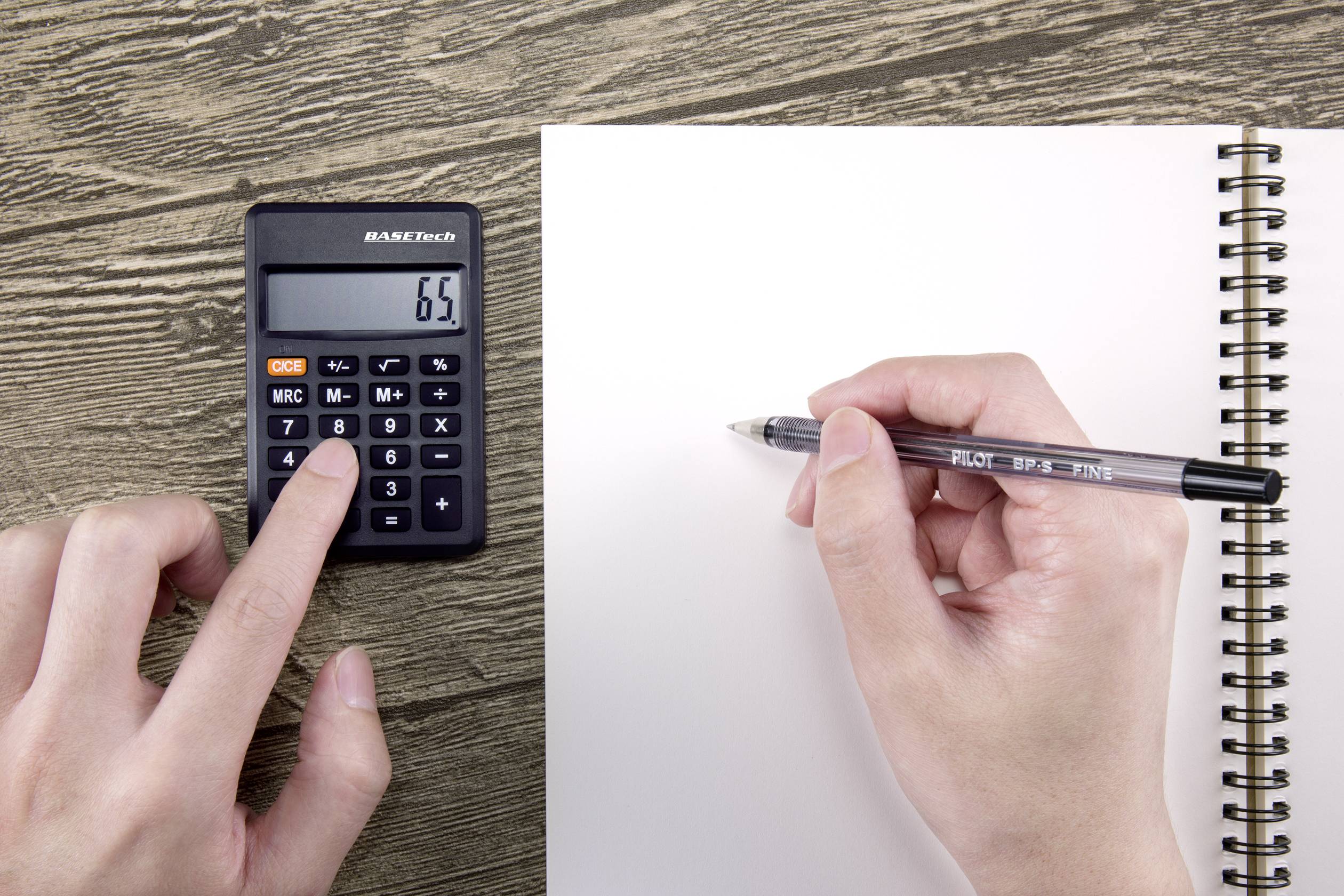 Basetech BT-CA-1008 Taschenrechner Schwarz Display (Stellen): 8 batteriebetrieben (B x H x T) 89 x 59 x 11mm