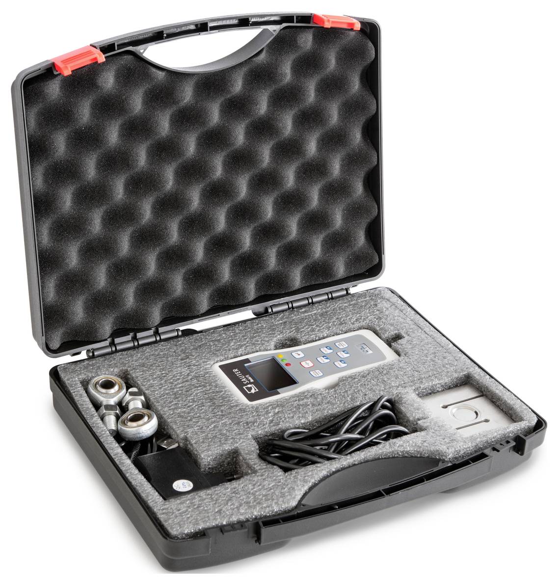 Offener Hartschalenkoffer mit Schaumstoffeinlage, enthält ein digitales Gerät, Kabel und Zubehör, bereit für den Transport.