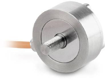 Metallische Drehmomentmesszelle mit zylindrischer Form und herausragender Spindel, verbunden mit einem orangefarbenen Kabel.