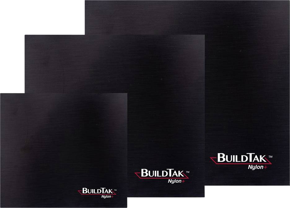 Drei schwarze rechteckige Platten mit der Aufschrift 'BuildTak Nylon'. Sie variieren in der Größe und haben ein mattes Finish.