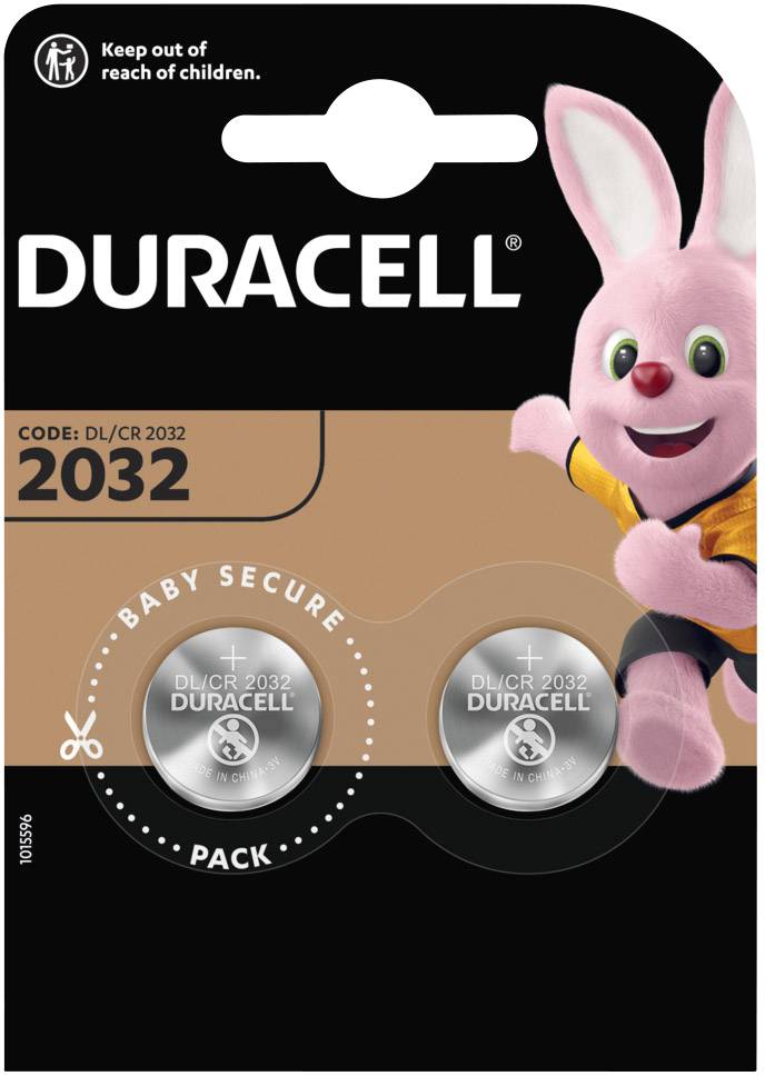'Duracell 2032' Knopfzellen-Verpackung mit pinkem Hasen; Hinweis 'außer Reichweite von Kindern aufbewahren'.