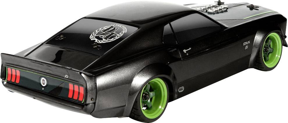 Schwarzes Spielzeugauto mit grünen Felgen und sportlichem Design. Rücklichter und Motorhaube sind markant hervorgehoben.