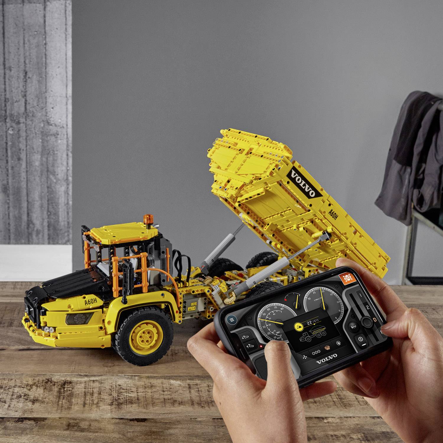 42114 LEGO® TECHNIC Knickgelenkter Volvo-Dumper (6x6)