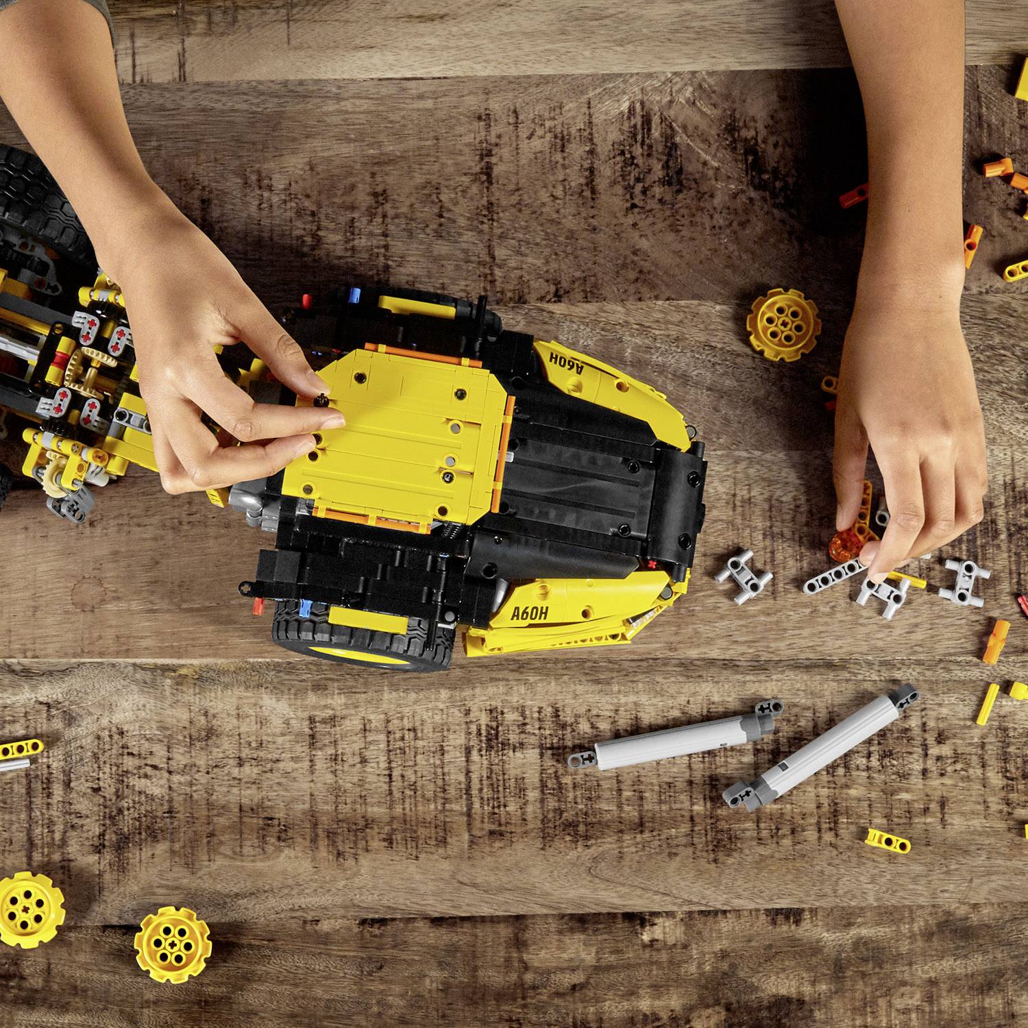 42114 LEGO® TECHNIC Knickgelenkter Volvo-Dumper (6x6)