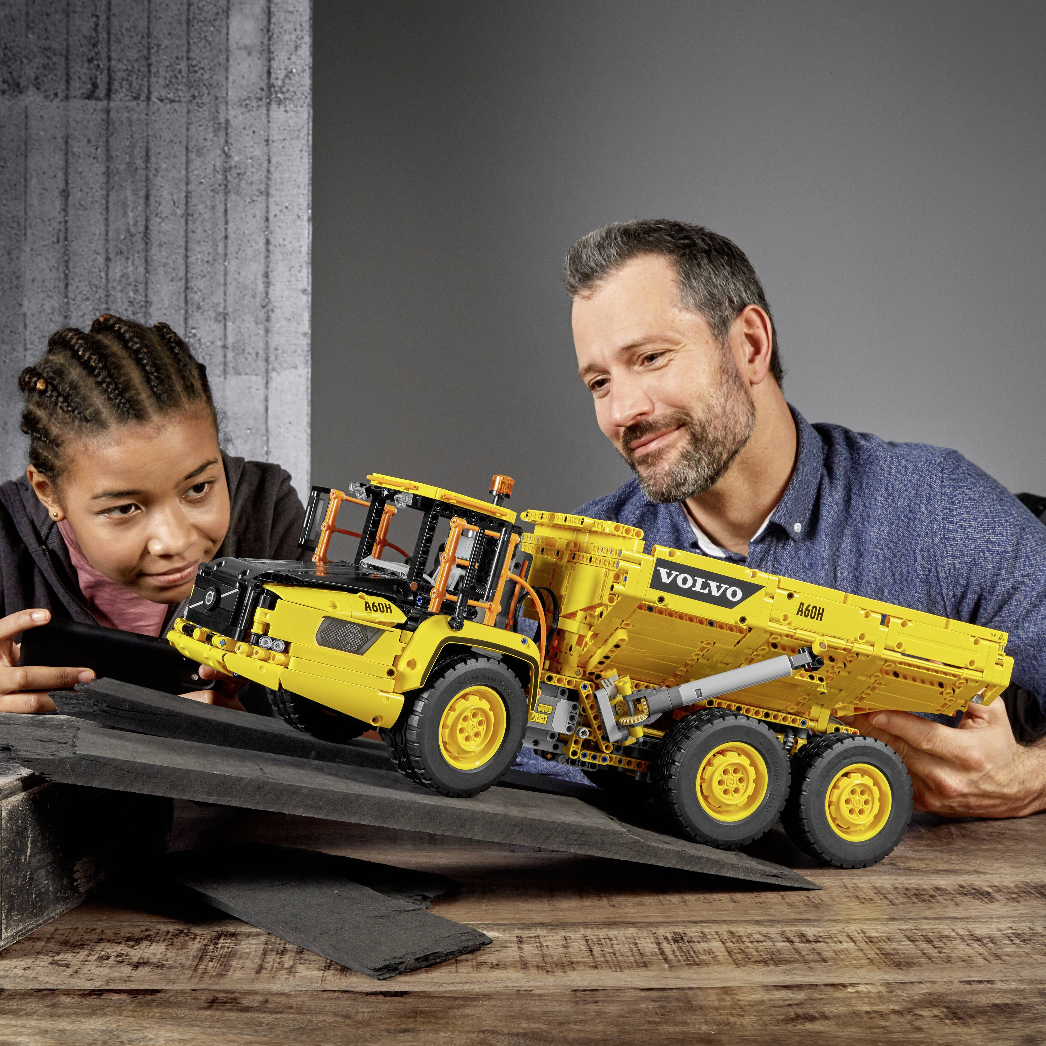 42114 LEGO® TECHNIC Knickgelenkter Volvo-Dumper (6x6)