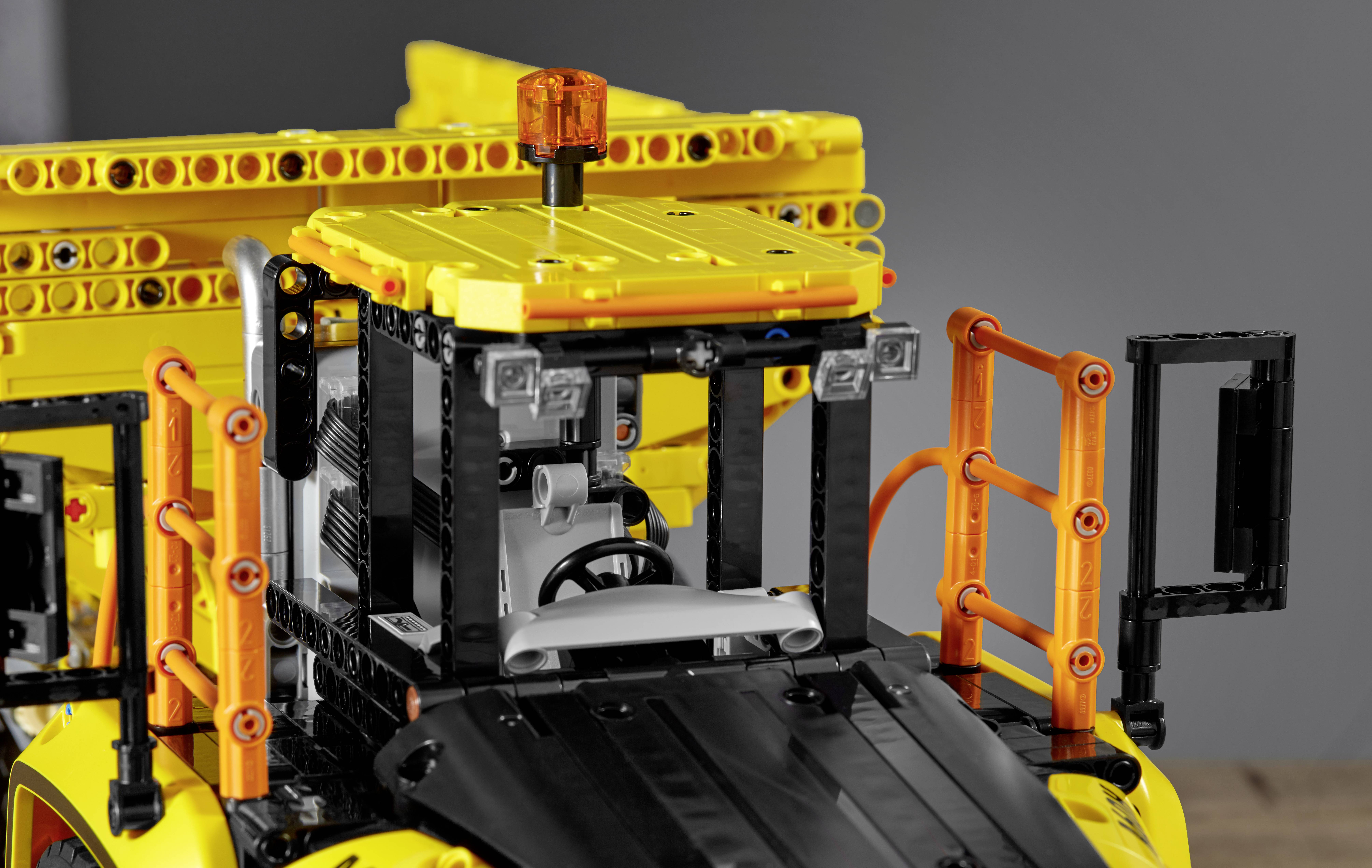 42114 LEGO® TECHNIC Knickgelenkter Volvo-Dumper (6x6)