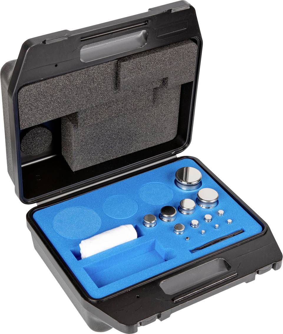 Ein schwarzer Kunststoffkoffer mit offenem Deckel zeigt eine blaue Schaumstoffeinlage mit verschiedenen Metallgewichten in unterschiedlichen Größen.