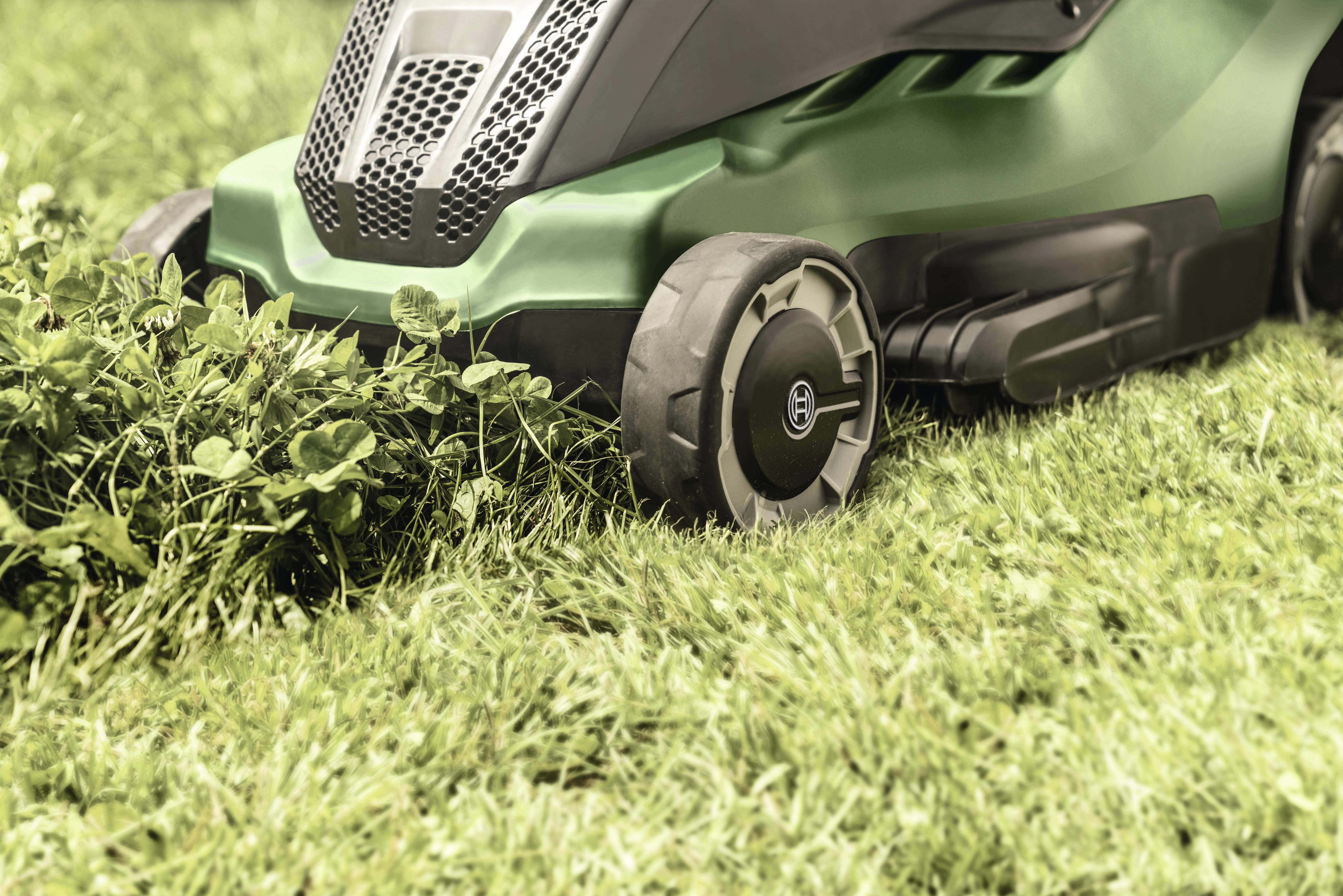 Bosch Home and Garden AdvancedRotak 670 Elektro Rasenmäher mit