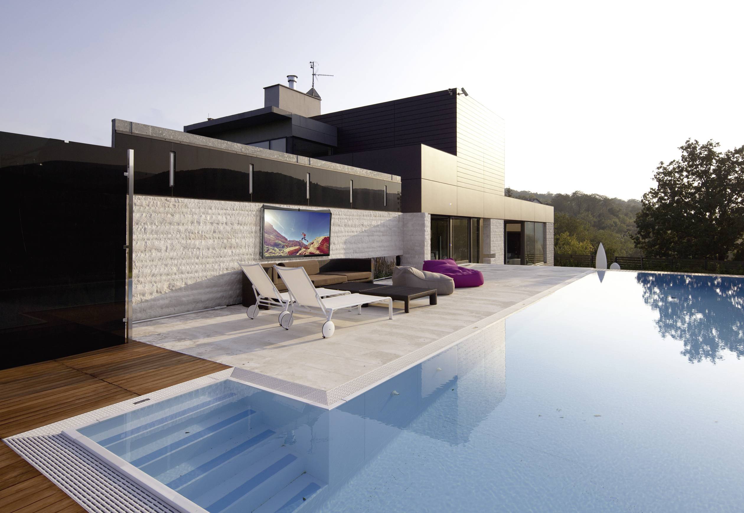 SpeaKa Professional SP-TVC-130 TV-Schutzhülle Geeignet für 76,2cm (30") - 81,28cm (32") Geräte