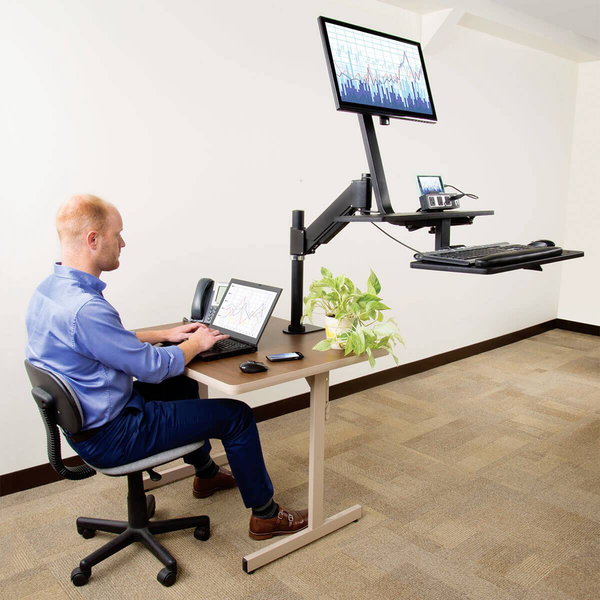 Tripp Lite Monitor-Tischhalterung 1 33,0 cm (13") - 68,6 cm (27") Schwarz Drehbar, Ausziehbar, Rotierbar, Notebook-Ablage, Stand, Tastaturablage