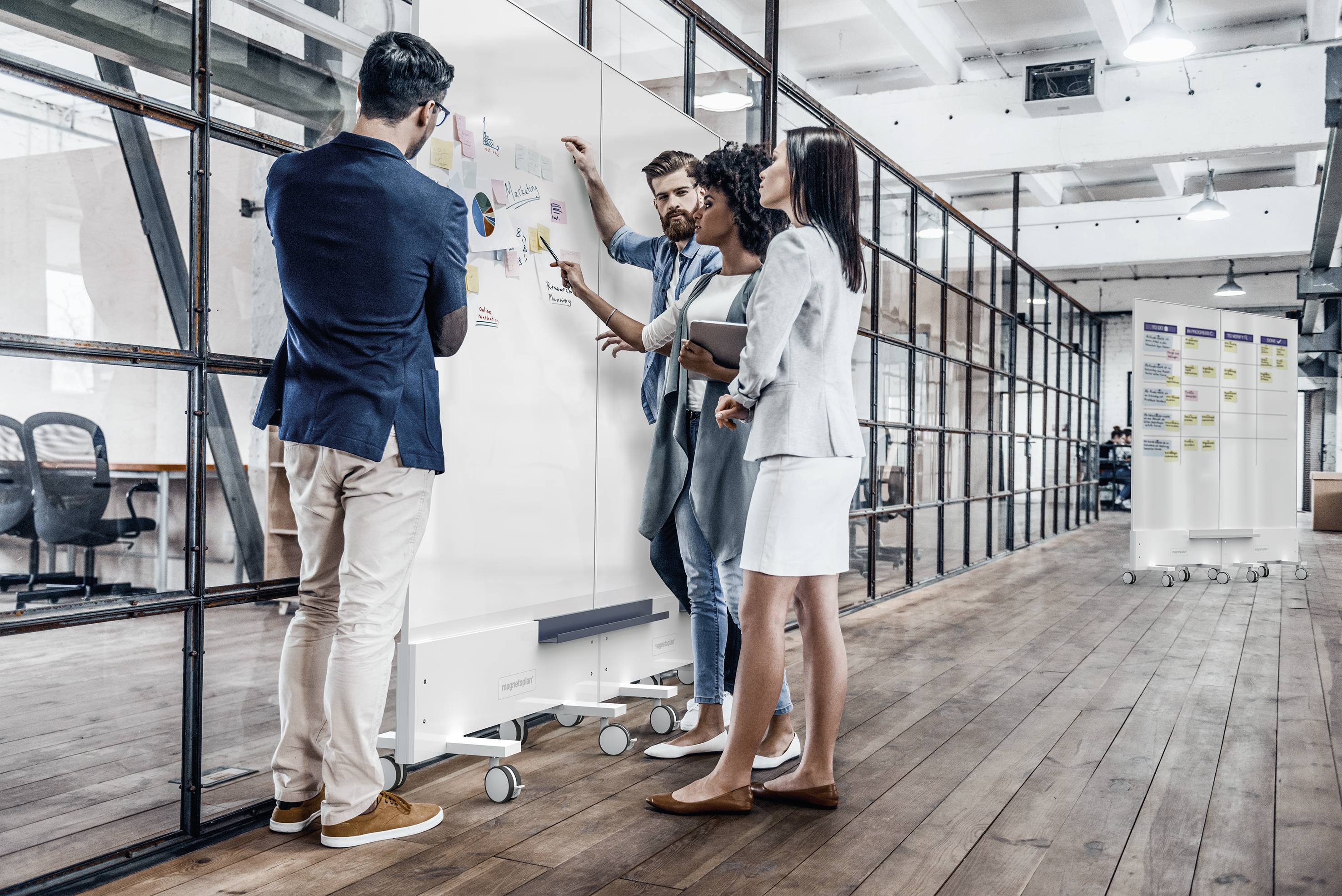 Magnetoplan Whiteboard Infinity Wall, mobil (B x H) 1000mm x 1900mm Weiß emailliert Beide Seiten nutzbar, Inkl. Rollensatz