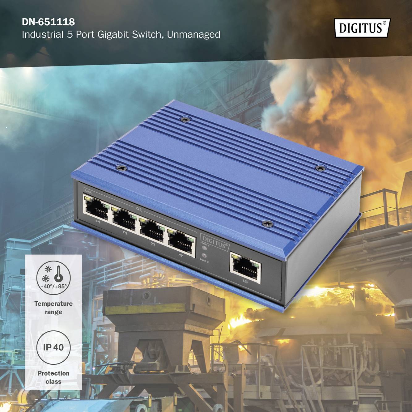 Ein blauer, industrieller 5-Port-Gigabit-Switch der Marke Digitus vor einem Industriehintergrund. Temperaturbereich: -40°C bis 85°C. Schutzklasse IP40.