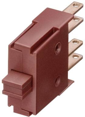 Ein roter elektrischer Leistungsschalter, dreipolig, steht im Fokus. Es zeigt die Kupferabgriffe und hat eine rechteckige Form.