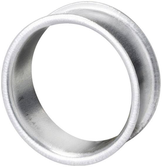 Ein silberner, metallener Ring mit einer polierten Oberfläche. Der Ring hat eine glatte Innen- und Außenseite.