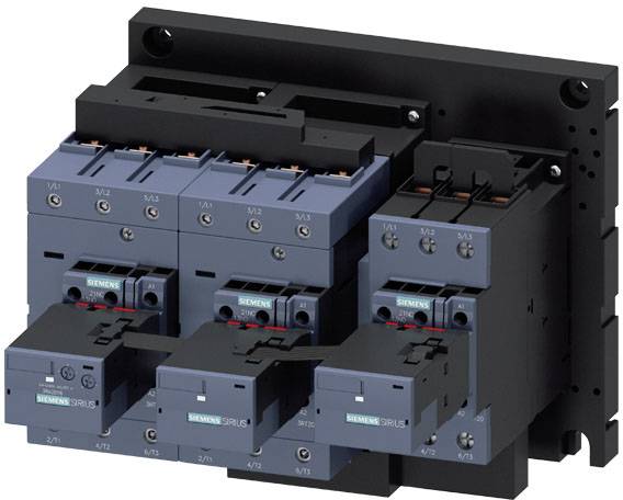 Dreifacher elektrischer Leistungsschalter von Siemens, montiert auf schwarzer Halterung, in dreiphasiger Konfiguration.