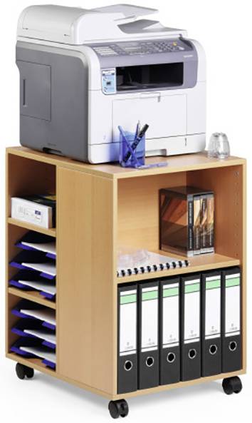 Drucker auf einem Holzschrank mit Rollen, darauf Stiftehalter. Im Schrank befinden sich Ordnungsmappen und Ablagefächer mit Dokumenten.