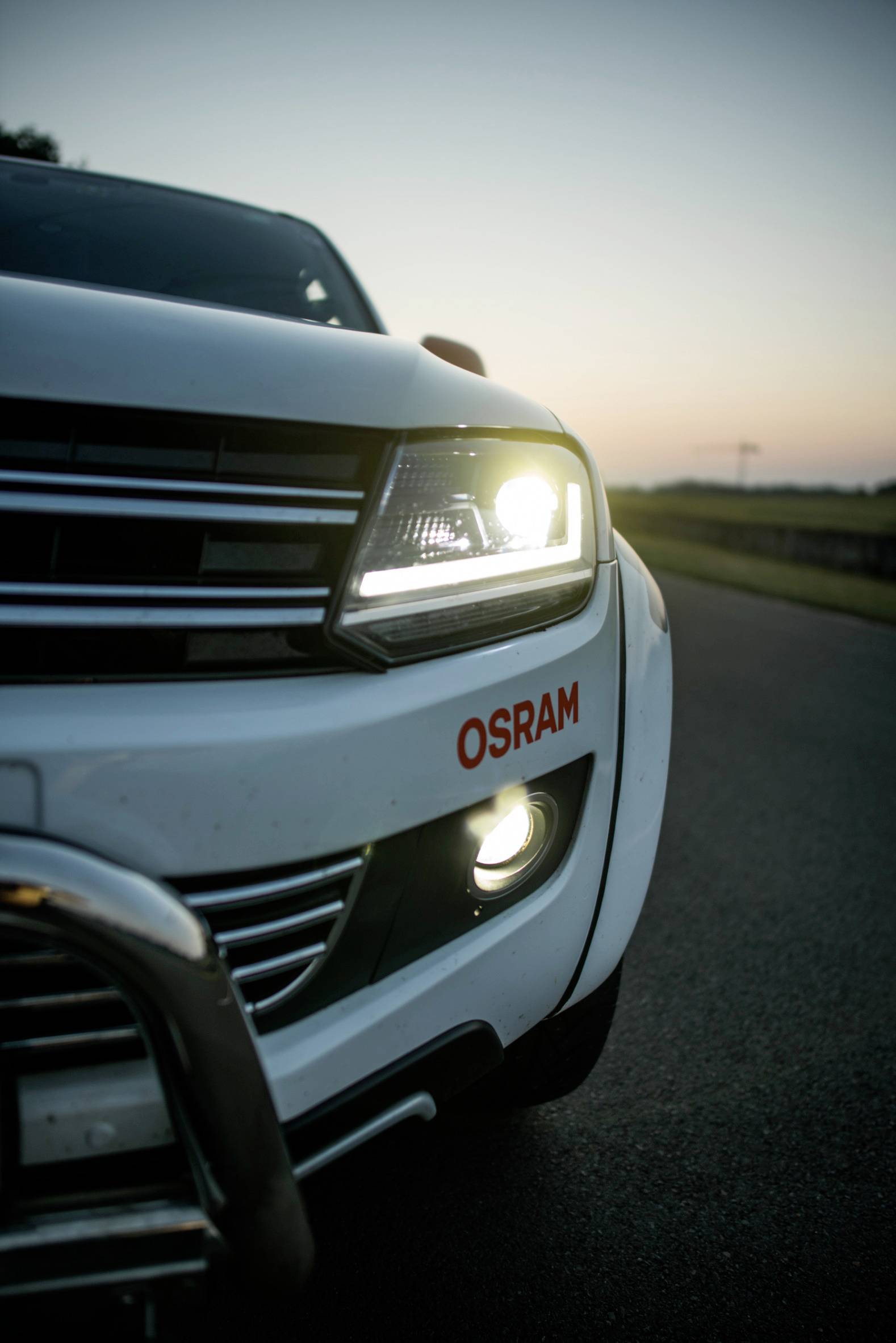 Osram Automotive Komplett-Scheinwerfer LEDHL107-BK LEDriving LED vorne (L x B x H) 260 x 372 x 343mm