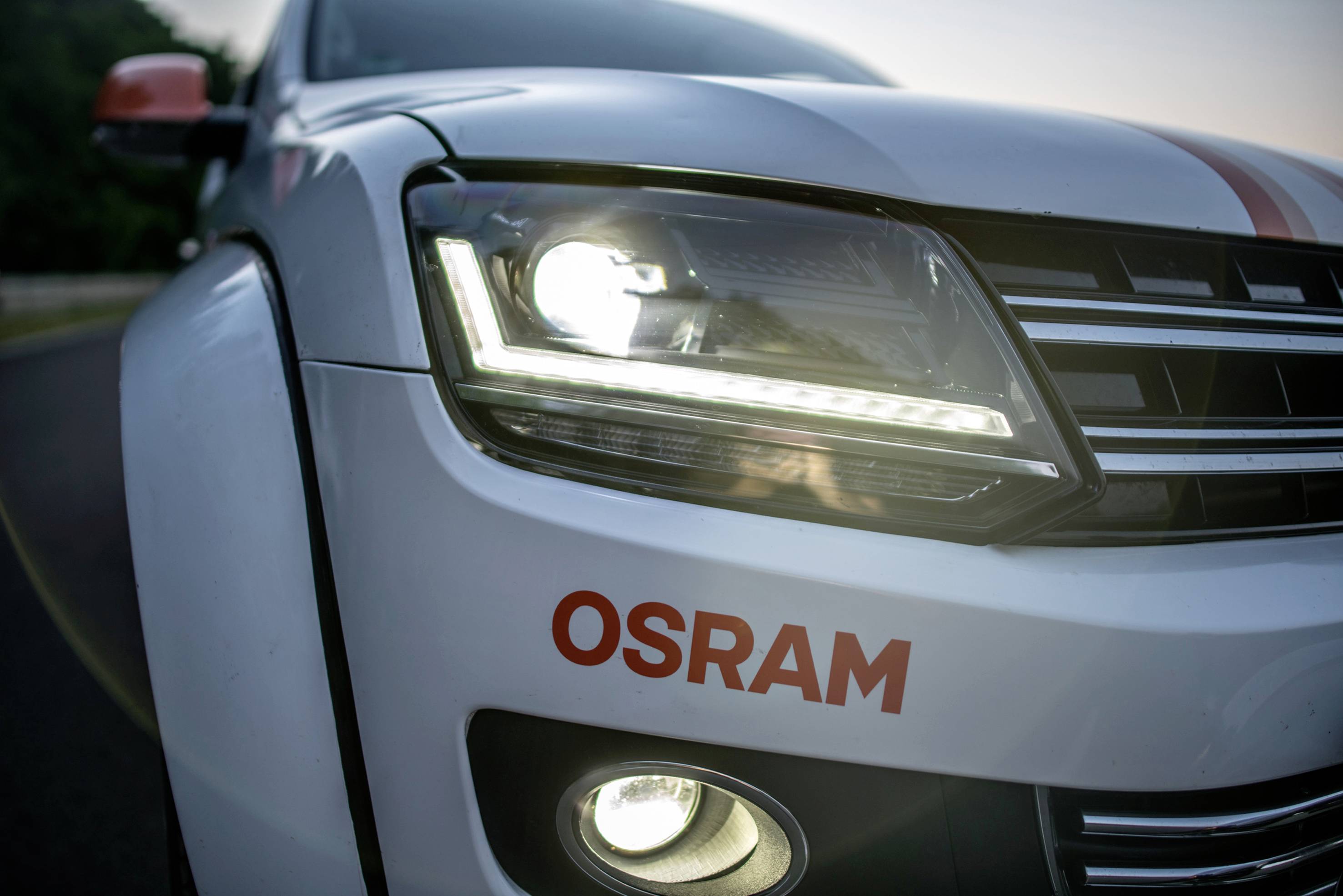 Osram Automotive Komplett-Scheinwerfer LEDHL107-BK LEDriving LED vorne (L x B x H) 260 x 372 x 343mm