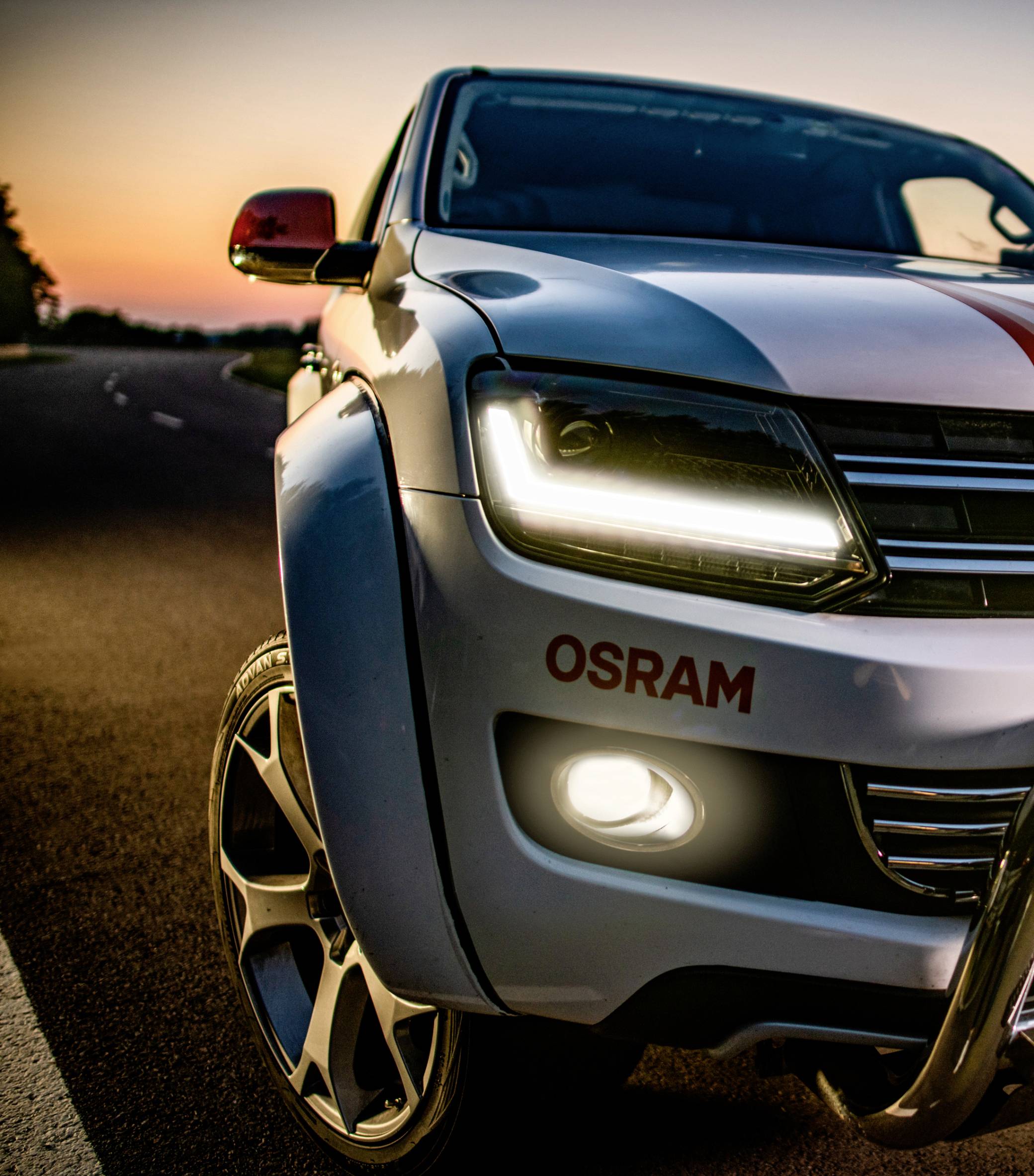 Osram Automotive Komplett-Scheinwerfer LEDHL107-BK LEDriving LED vorne (L x B x H) 260 x 372 x 343mm