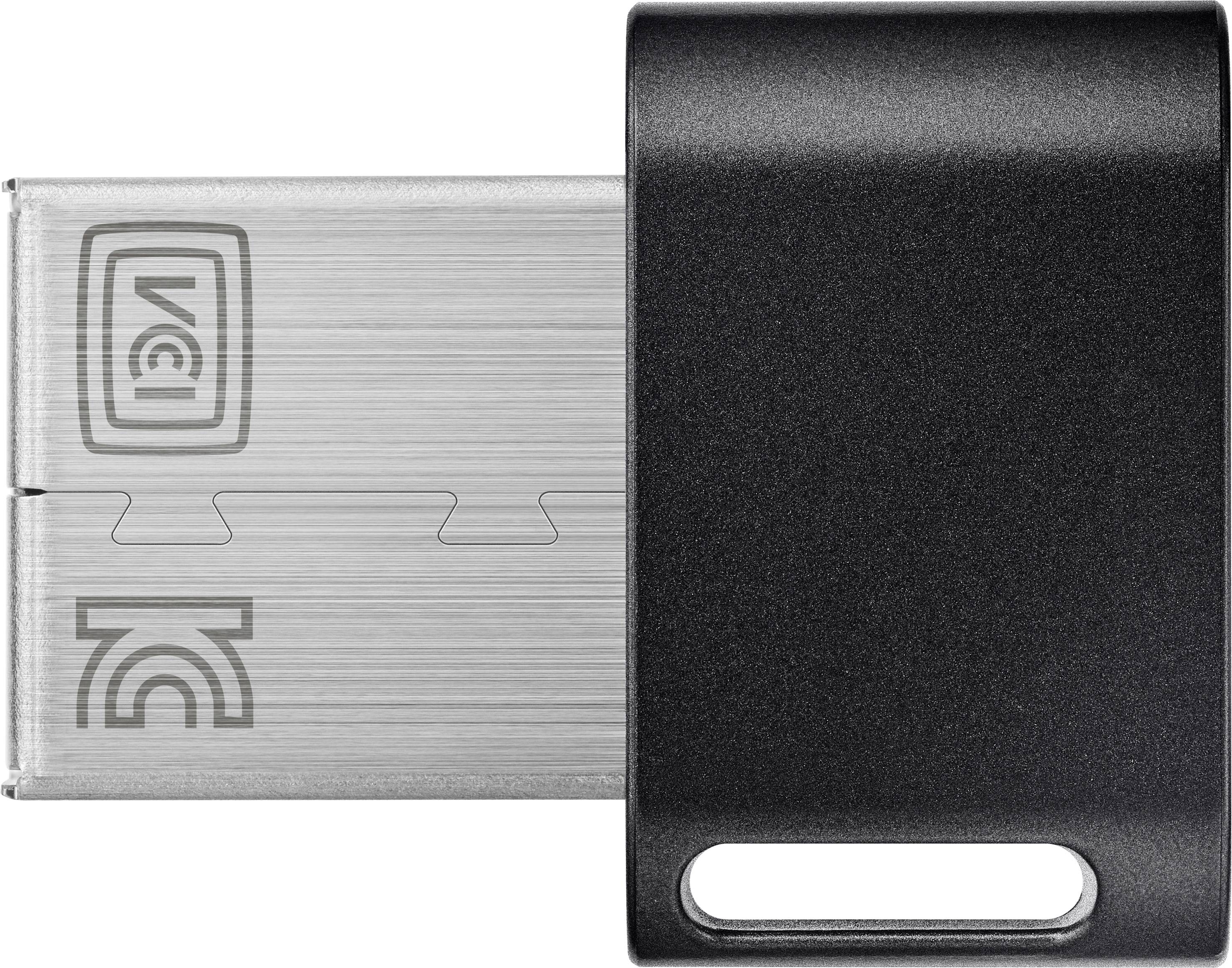 Ein silberner USB-Stick mit schwarzer Kappe, teilweise herausgezogen, zeigt das Markenlogo und den Schriftzug 'VG' auf der Metallseite.