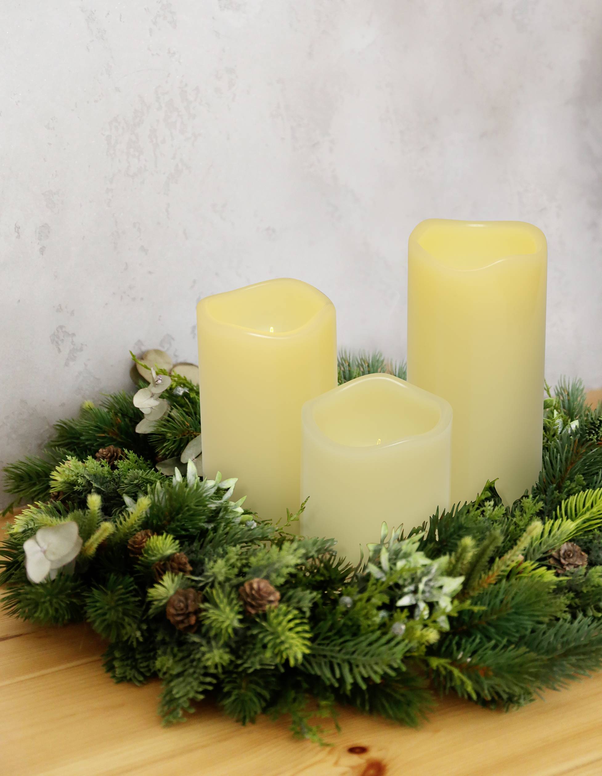 Sygonix SY-4531612 LED-Kerze 3er Set Elfenbein Warmweiß (Ø x H) 7.5cm x 15cm Timer