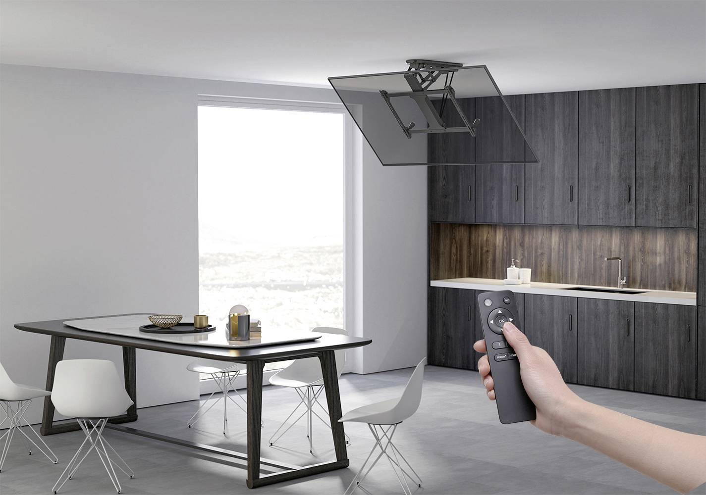 Eine Hand hält eine Fernbedienung, die einen modernen Lüfter in einer stilvollen Küche steuert. Im Hintergrund: Tisch, Stühle, Fenster.