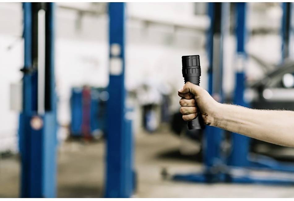 STAK Tiger LED Taschenlampe batteriebetrieben 1600 lm 8 h 340 g