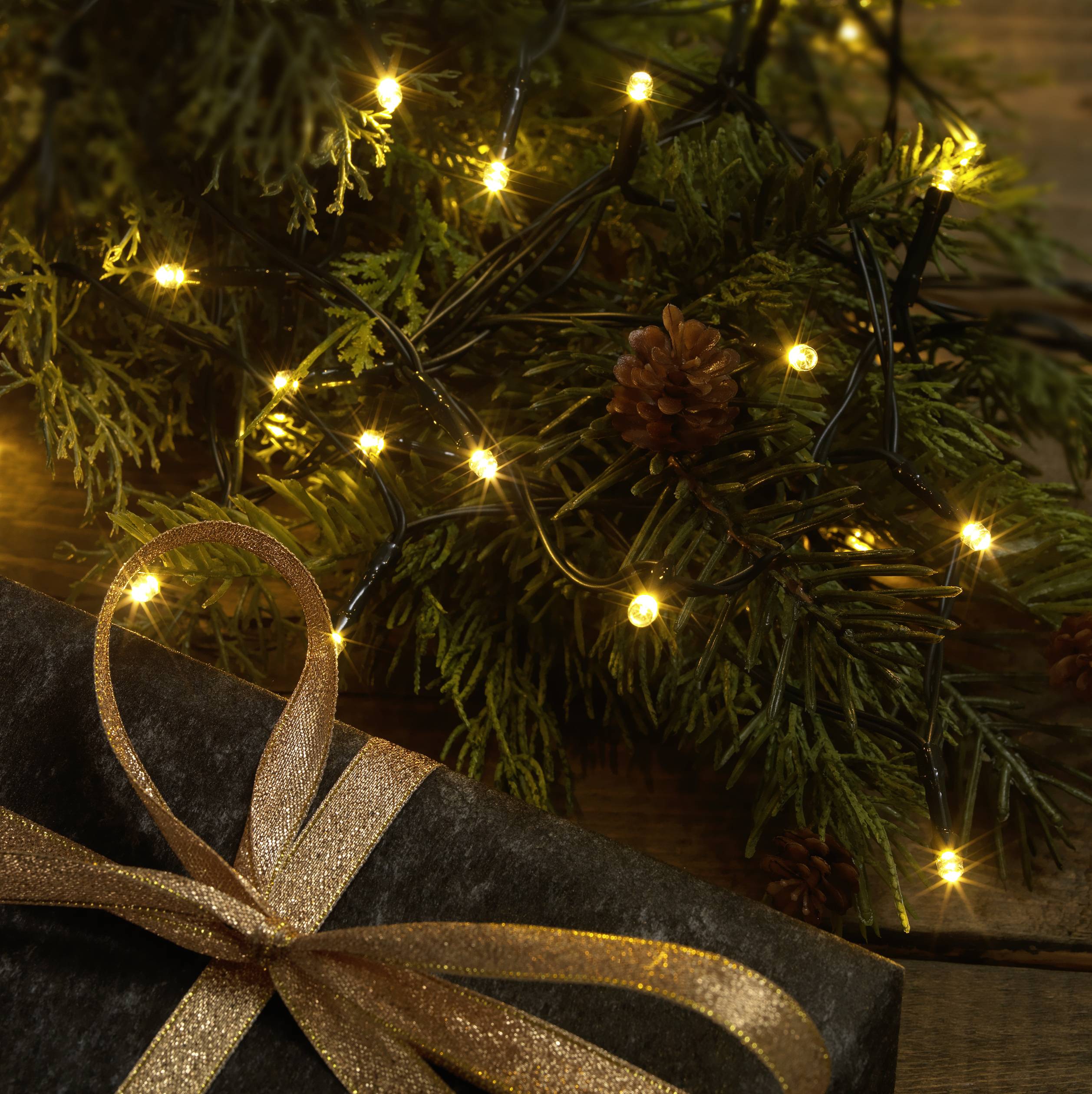 Sygonix SY-4533460 Lichterketten mit Batterien Weihnachtsbaum Innen/Außen batteriebetrieben Anzahl Leuchtmittel 50 SMD LED