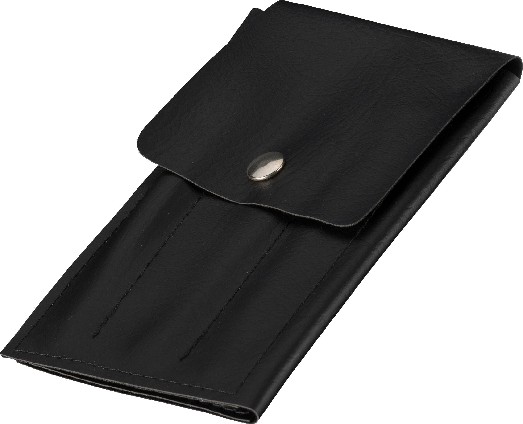 Schwarzes Etui aus Leder mit Klappverschluss und Knopf. Geeignet zur Aufbewahrung von kleinen Gegenständen oder Utensilien.