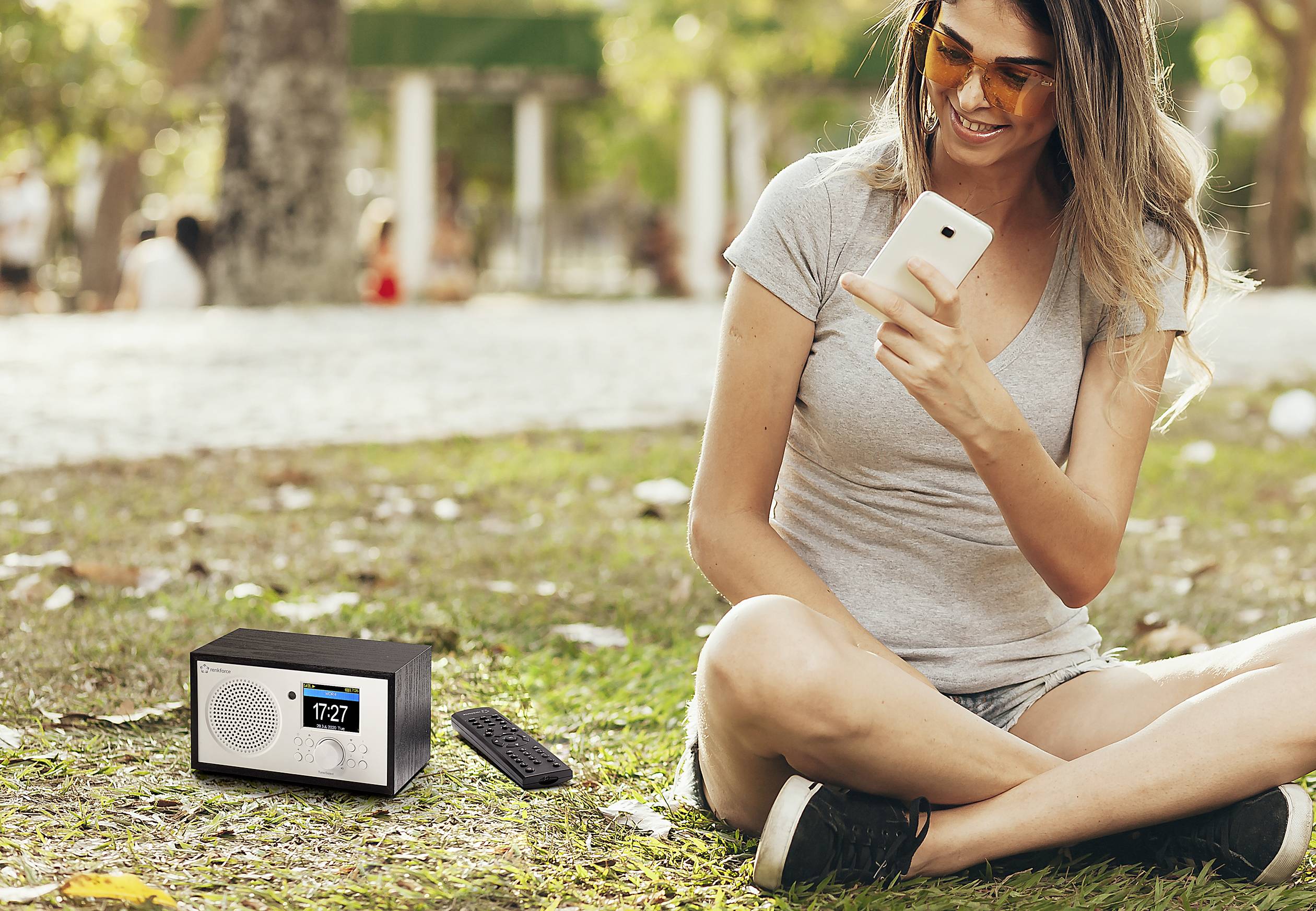 Renkforce RF-IR-MONOV2 Internet Tischradio Internet WLAN, Internetradio Akku-Ladefunktion, DLNA-fähig, Inkl. Fernbedienung Weiß-Schwarz