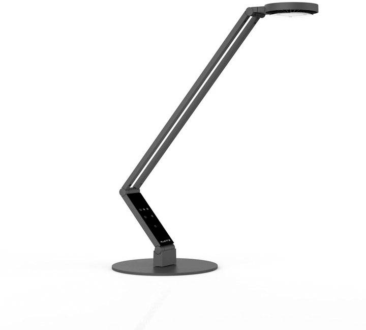 Eine moderne schwarze Schreibtischlampe mit einem schlanken, minimalistischen Design steht aufrecht auf einer runden Basis.