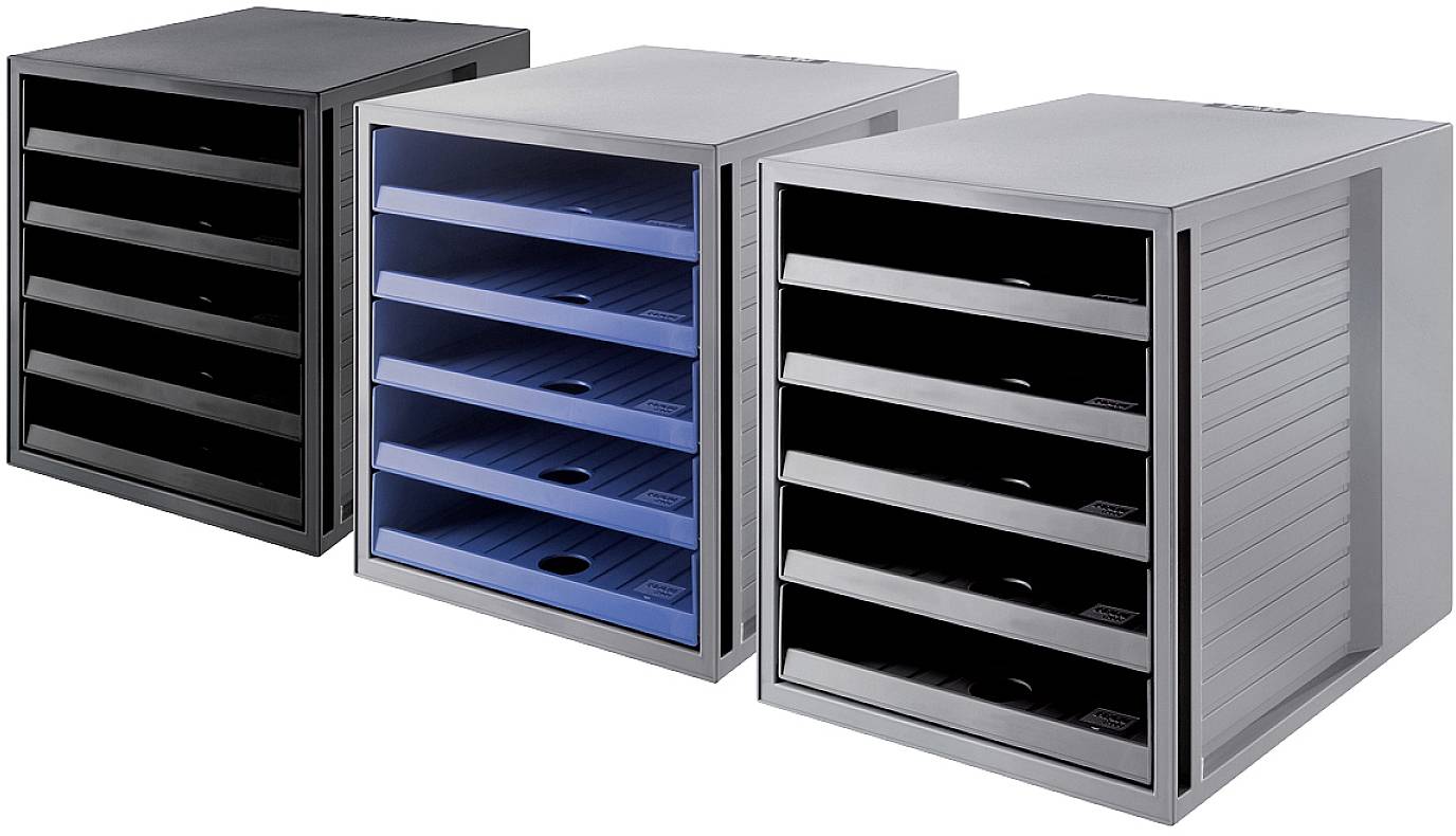 Drei Schubladenboxen, jede mit fünf flachen, herausziehbaren Schubfächern, die zur Aufbewahrung organisiert sind.