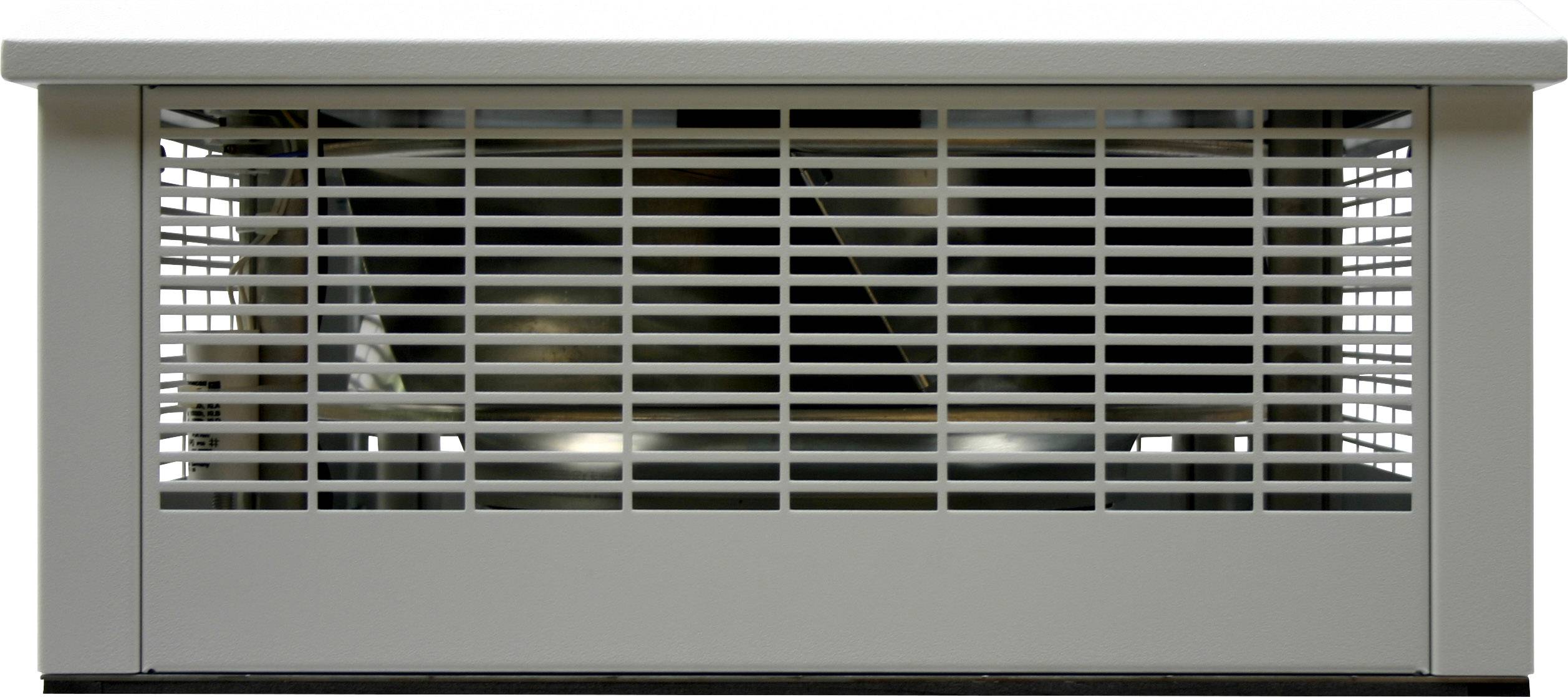 Ein weißer, rechteckiger Ventilator mit Gitterabdeckung, der auf einer glatten Oberfläche steht. Ideal zur Belüftung von Innenräumen.