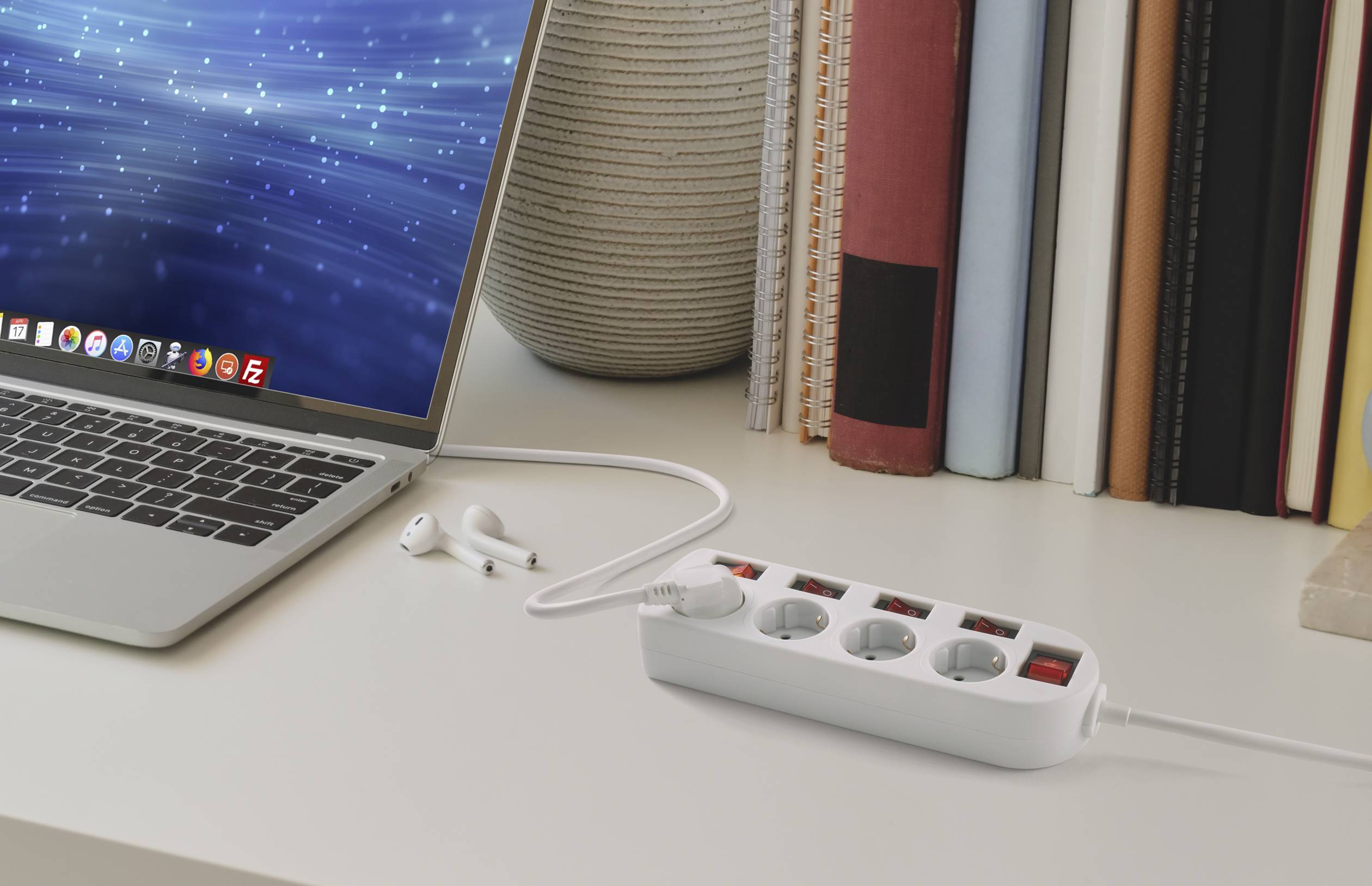 Sygonix SY-4535068 Steckdosenleiste mit Schalter Weiß Schutzkontakt 1St.