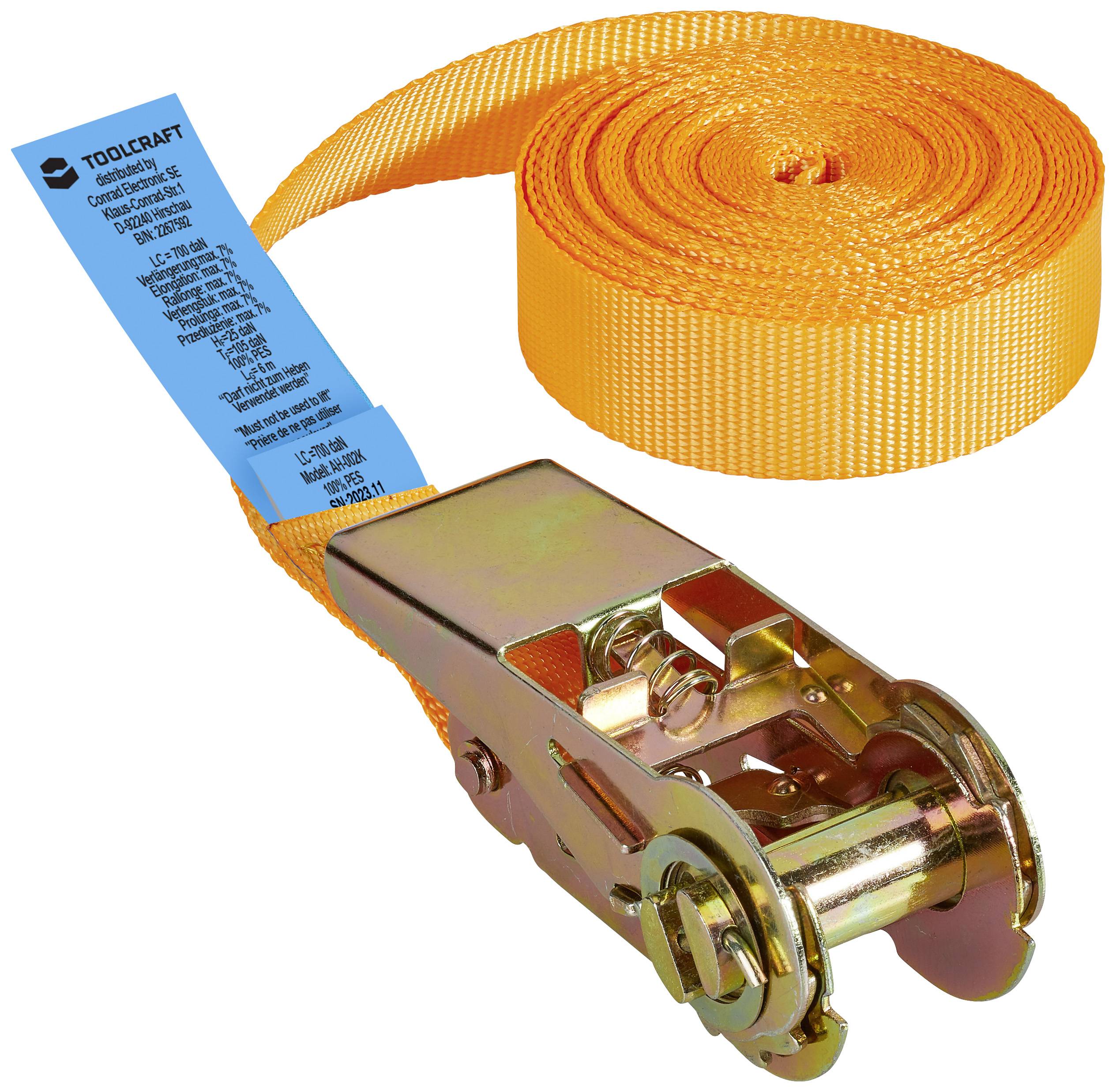 Ein orangefarbener Spanngurt mit Ratsche für sichere Lastbefestigung, trägt ein blaues Etikett mit technischen Details der Marke Toolcraft.