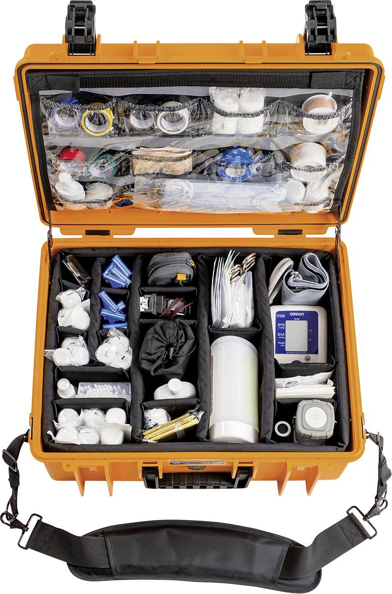 Ein orangefarbener Erste-Hilfe-Koffer geöffnet zeigt geordnete medizinische Ausrüstung wie Pflaster, Bandagen und ein Blutdruckmessgerät.