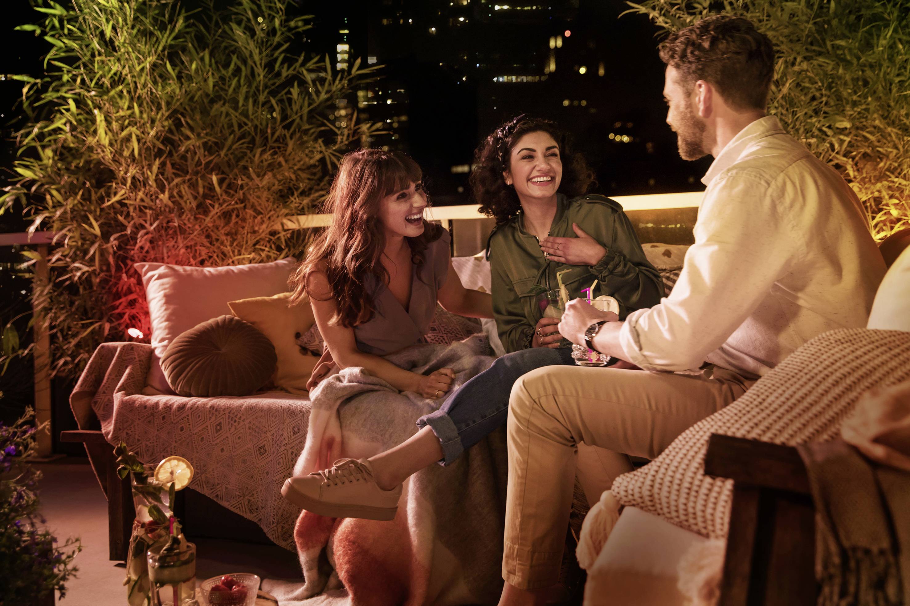 Philips Hue LED-Stripe 70985300 Lightstrip Outdoor LED fest eingebaut 37.5W Warmweiß